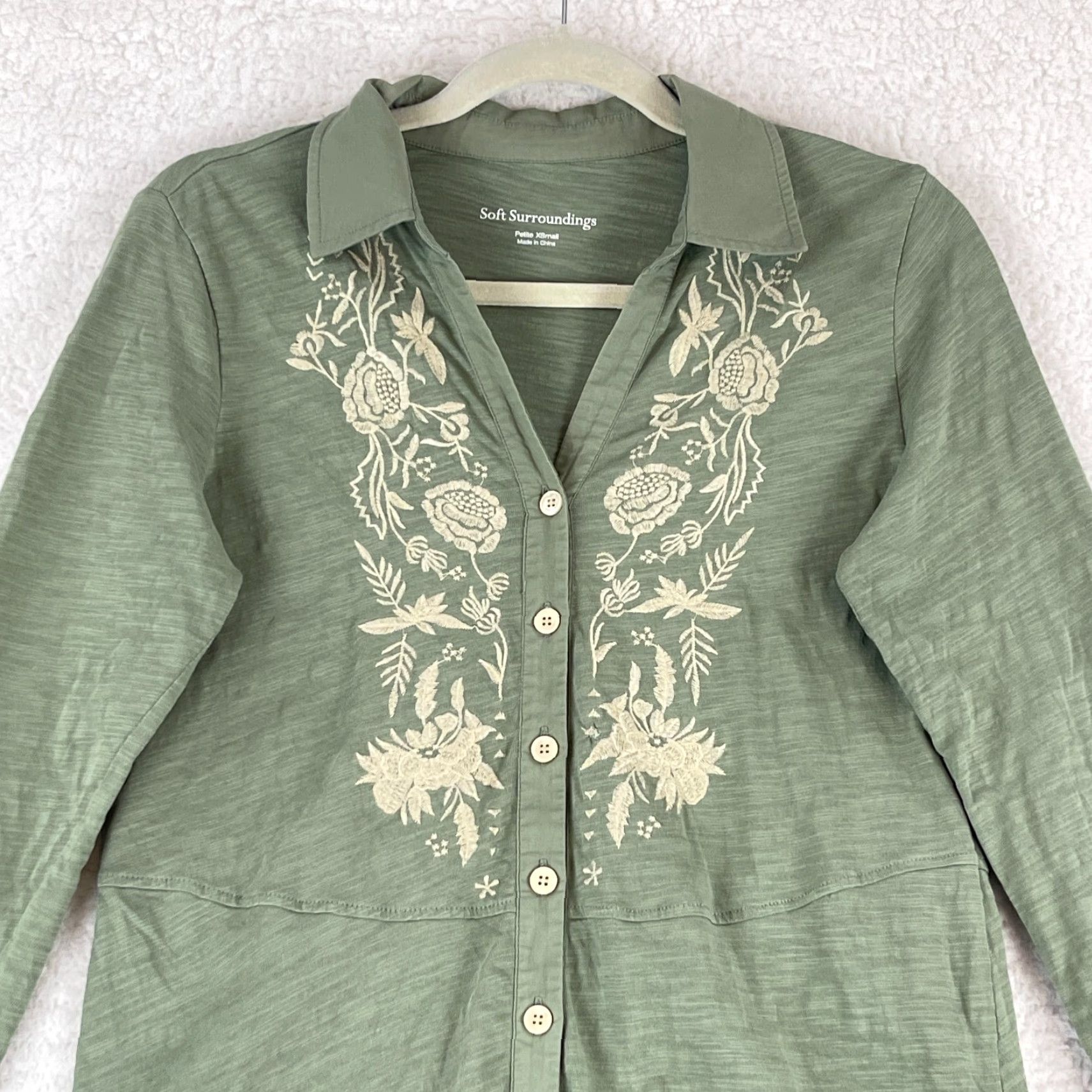 Soft Surroundings Soft Surroundings Green Floral Embroidered Tunic Shirt Womens Button-Up PXS Size XS / US 0-2 / IT 36-38 - 2 Thumbnail