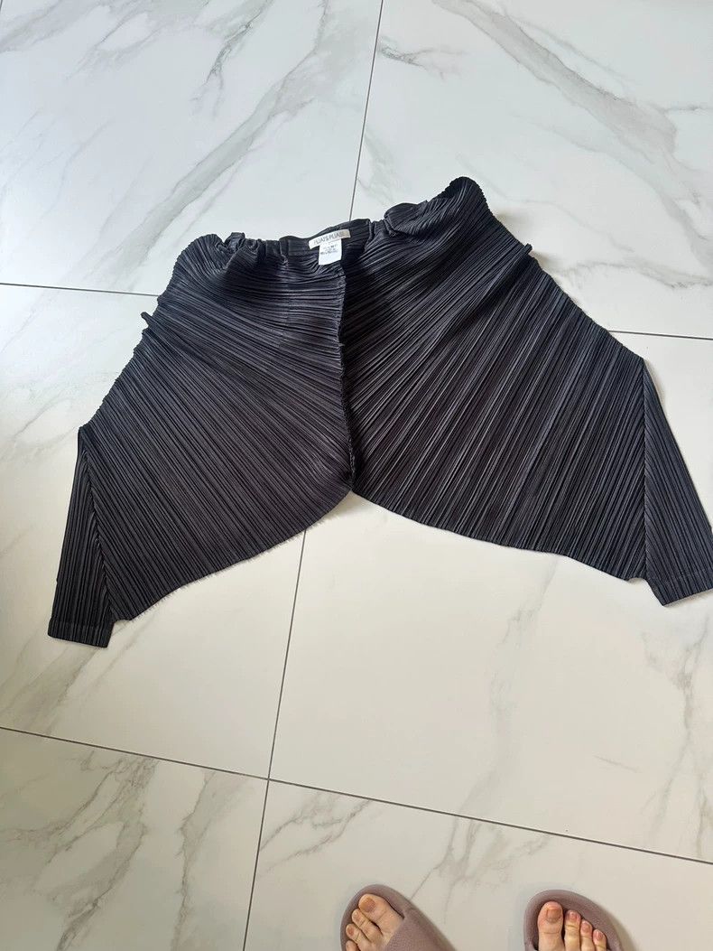 Issey Miyake Issey Miyake size:3 Black pleated chicken leg shorts Size 31" - 7 Thumbnail
