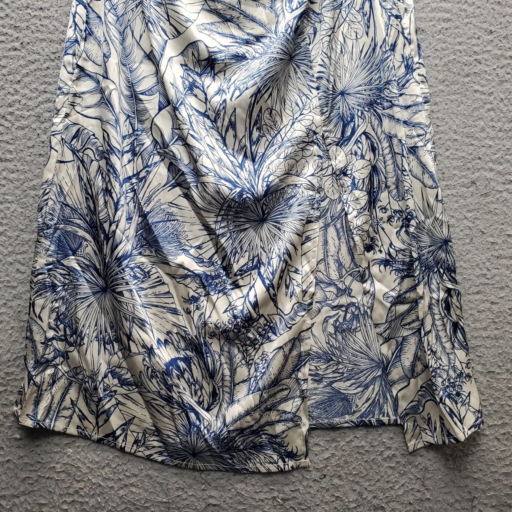 Cider Cider Maxi Dress Womens Size S Blue & White Floral Smocked Back Zip Size S / US 4 / IT 40 - 5 Thumbnail