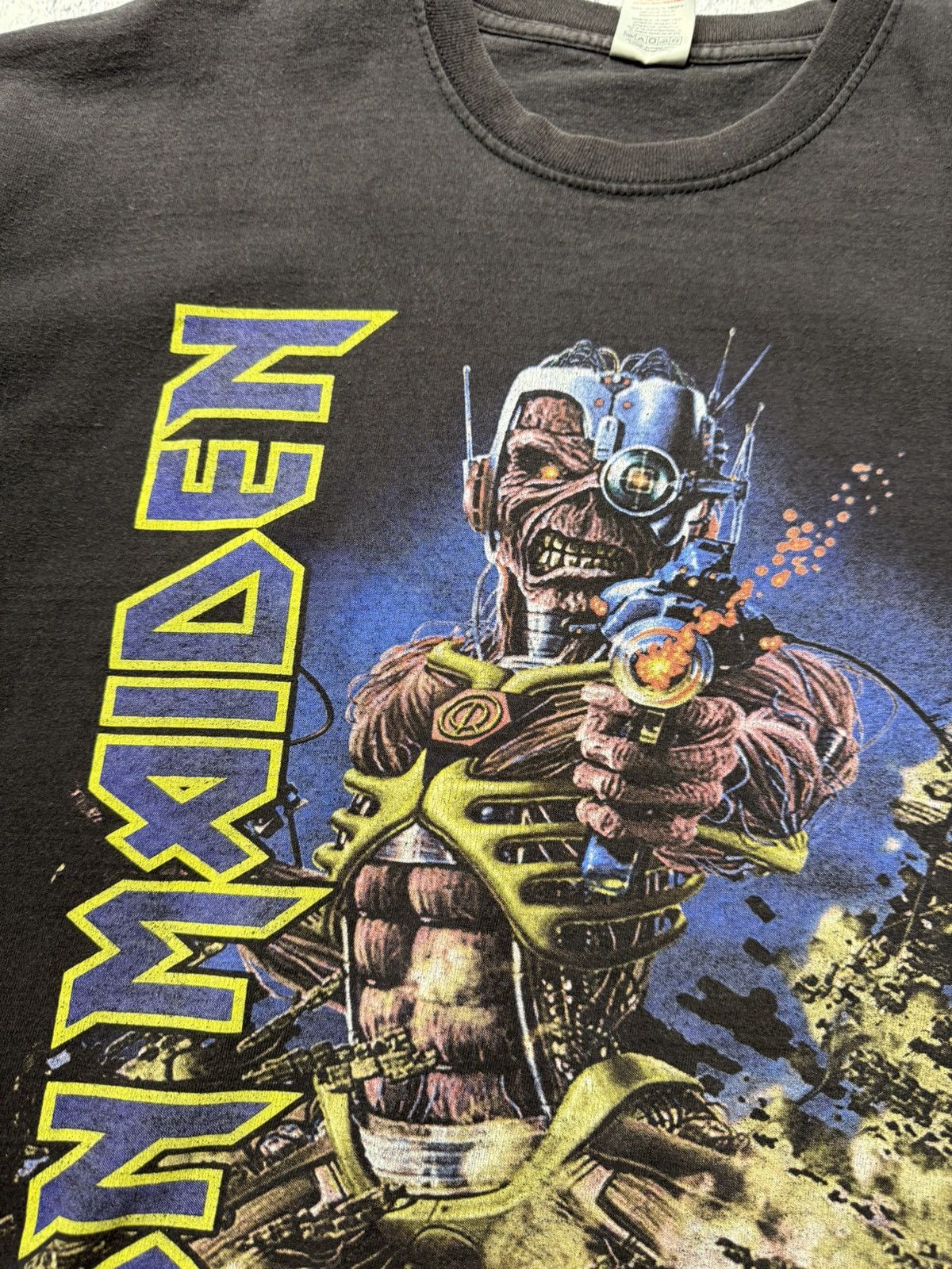 Iron Maiden Vintage Iron Maiden Distressed Tour Tshirt 90s Size US XL / EU 56 / 4 - 13 Thumbnail