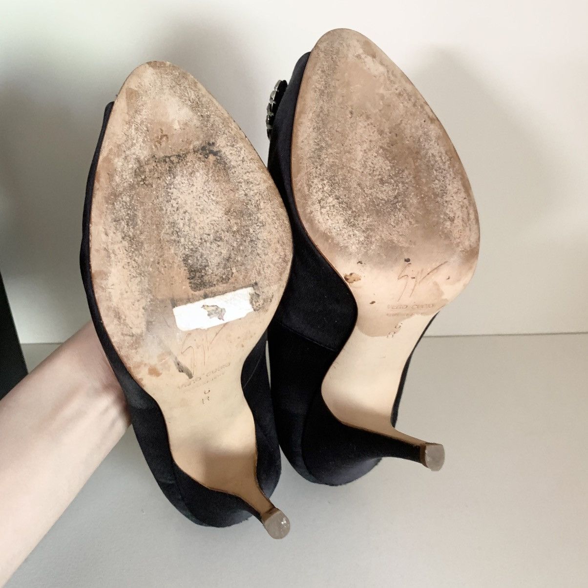 Giuseppe Zanotti Giuseppe Zanotti crystal bow black satin pumps Size US 6 / IT 36 - 13 Thumbnail