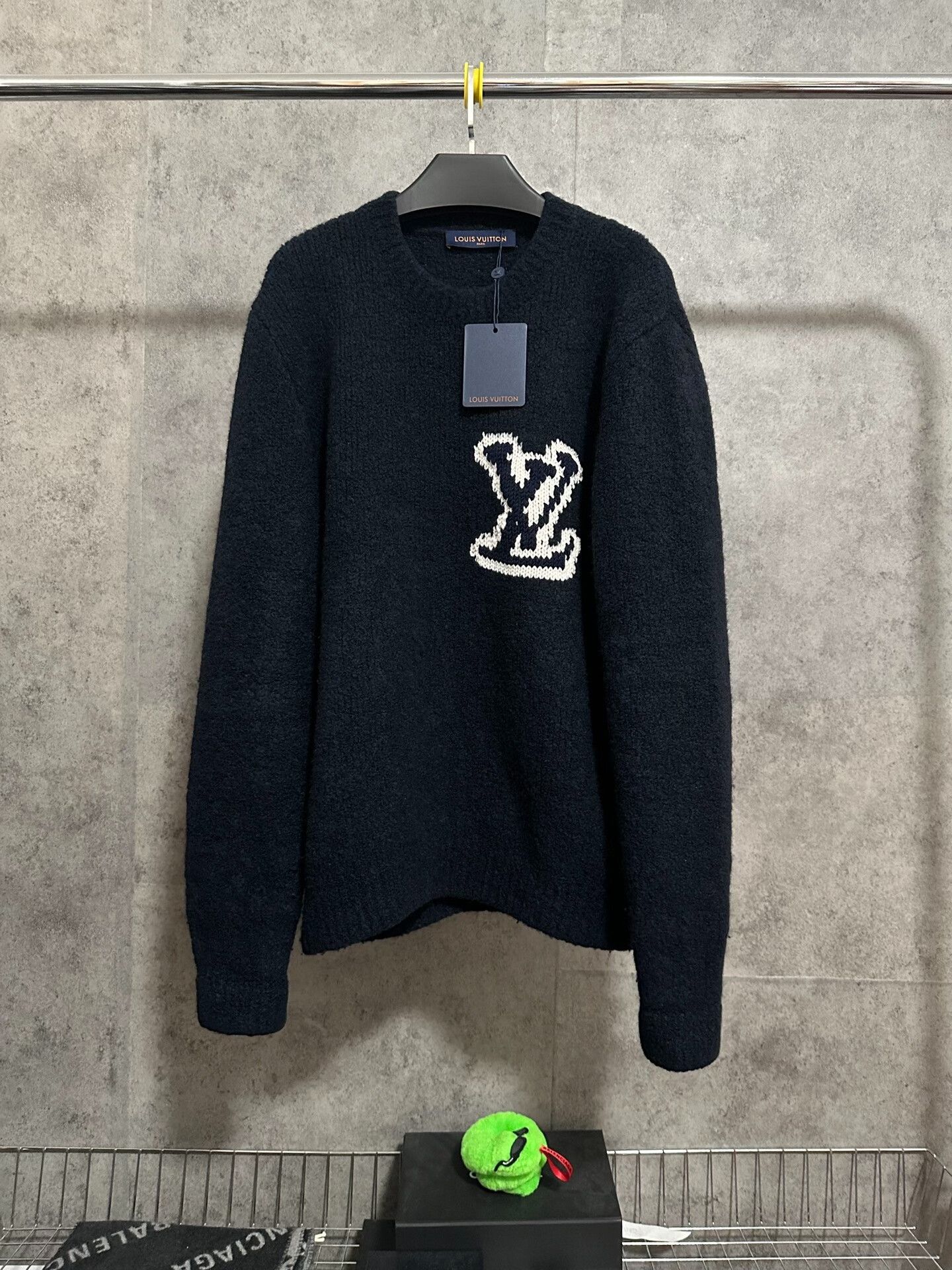 Louis Vuitton LV Intarsia Logo Navy Knit Sweater Size US L / EU 52-54 / 3 - 1 Thumbnail