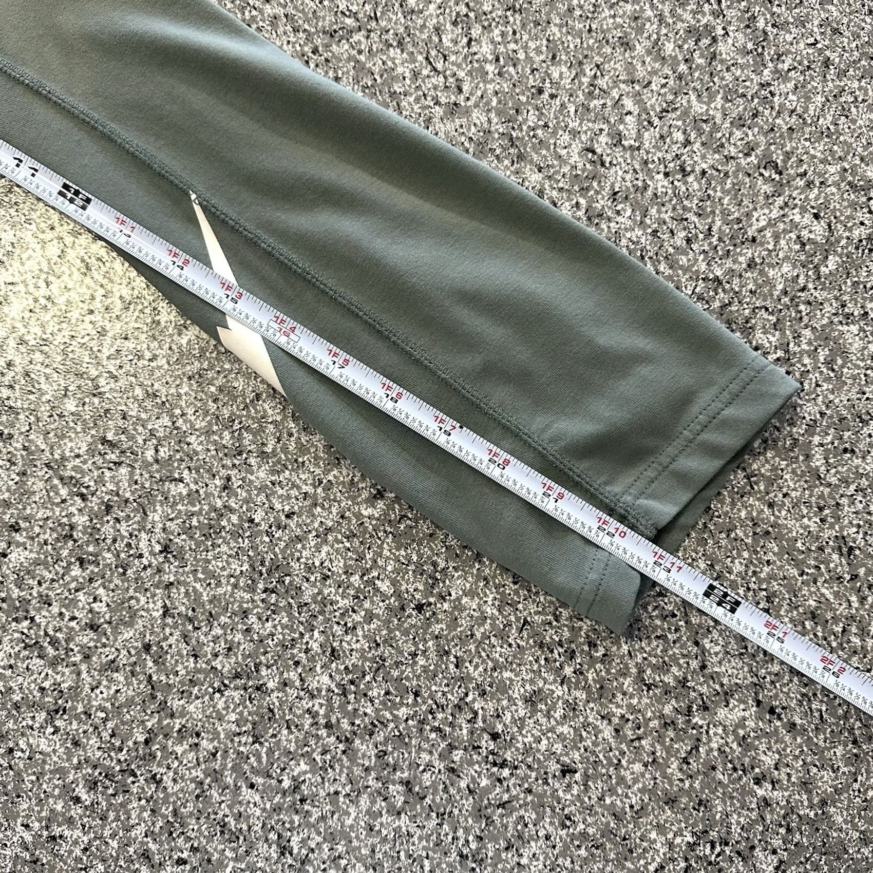 Nike Nike Leggings Womens M Casual Solid Green Lightweight Cotton Polyester Spandex Pockets Regular Inseam 23in - Nike Pants Size 32" / US 10 / IT 46 - 8 Thumbnail
