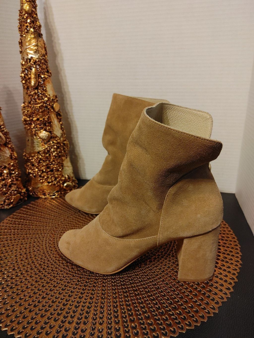 Matisse Matisse Gordy suede booty size 8M Size US 8 / IT 38 - 3 Thumbnail