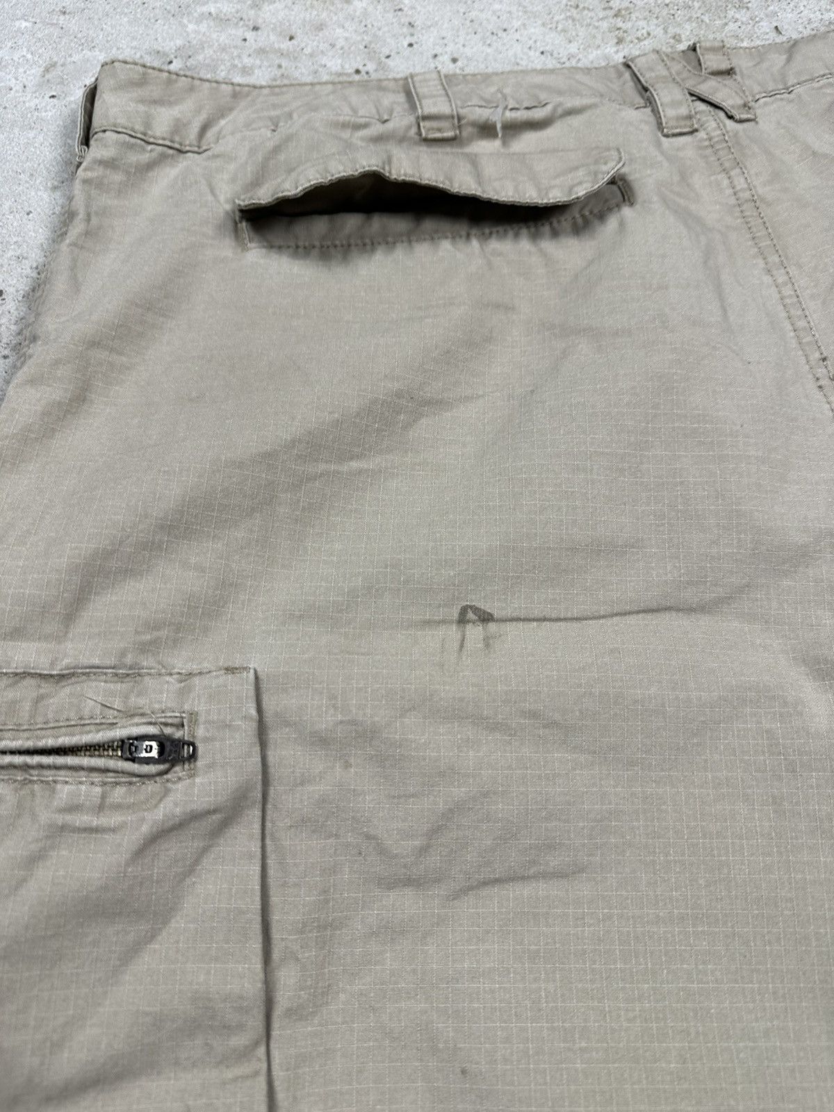 Nike × Vintage Vintage Y2K Nike Beige Baggy Cargo Shorts Swoosh Size US 38 / EU 54 - 14 Thumbnail