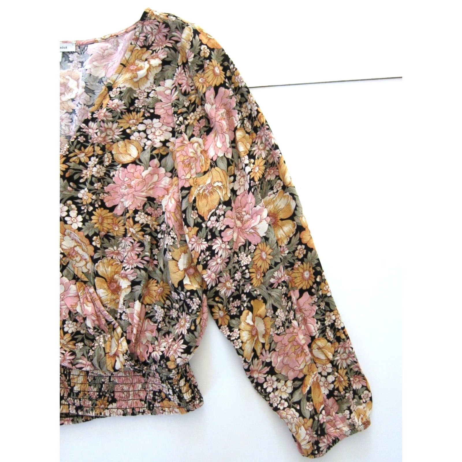 American Eagle Outfitters American Eagle Outfitters Blouse Shirt Womens Crop Floral Pink S 36" bust 19" pit to pit S Womens Pink Floral Cropped Long Sleeve V-Neck Blouse Size S / US 4 / IT 40 - 8 Thumbnail