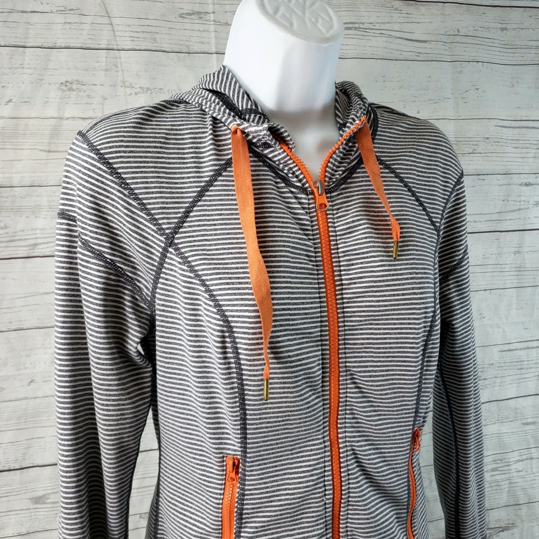 Vintage Zella Womens Athletic Jacket XS Gray Orange Striped Hooded Thumbholes Jacket Womens XS Gray Striped Hooded Thumbholes Size XS / US 0-2 / IT 36-38 - 2 Thumbnail