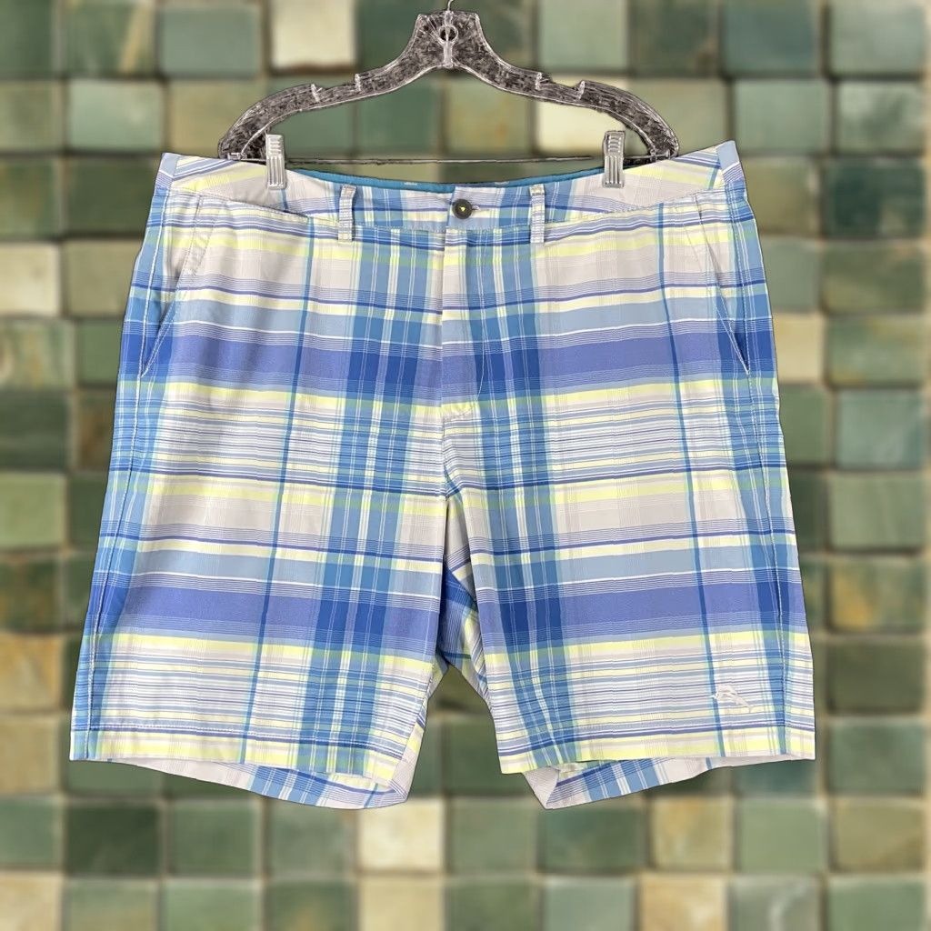 Tommy Bahama Tommy Bahama Shorts Chino Men 40 Blue Plaid Vintage? (if not vintage) Use: Tommy Bahama Blue Green Plaid Shorts Men 40 Blue Plaid Chino for Men Size US 40 / EU 56 - 1 Thumbnail