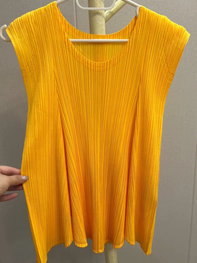 Issey Miyake Issey Miyake Yellow pleated vest Size L / US 10 / IT 46 - 1 Thumbnail