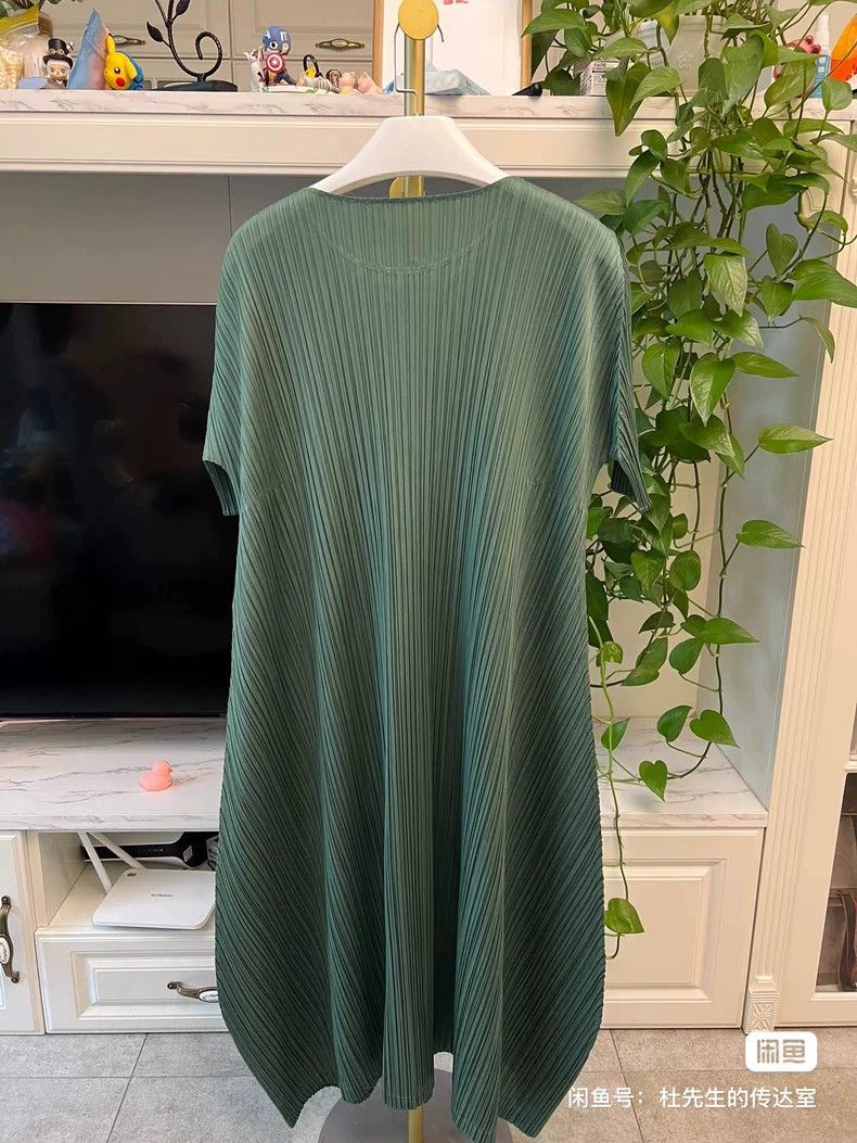 Issey Miyake Issey Miyake size:3 Dark green pleated dress Size XS / US 0-2 / IT 36-38 - 7 Thumbnail
