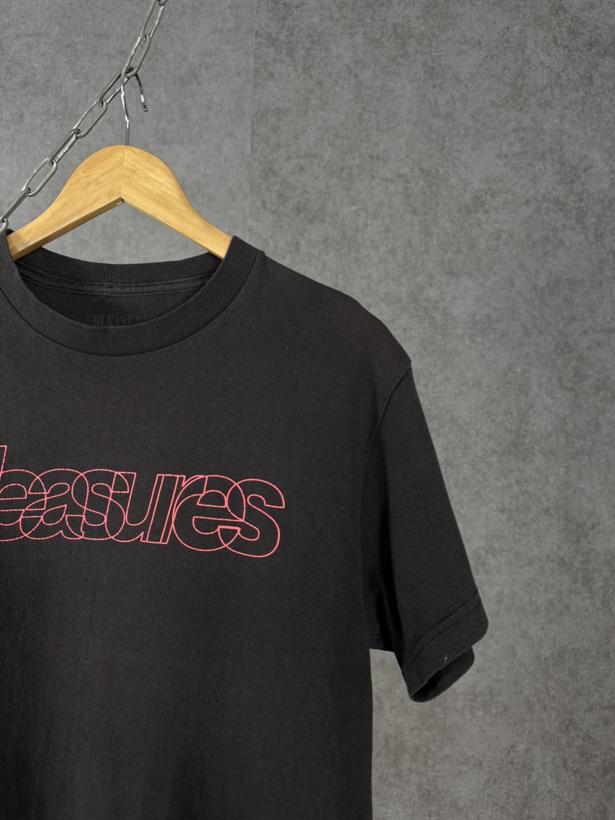 Pleasures Pleasures designer center logo tee Size US S / EU 44-46 / 1 - 2 Thumbnail