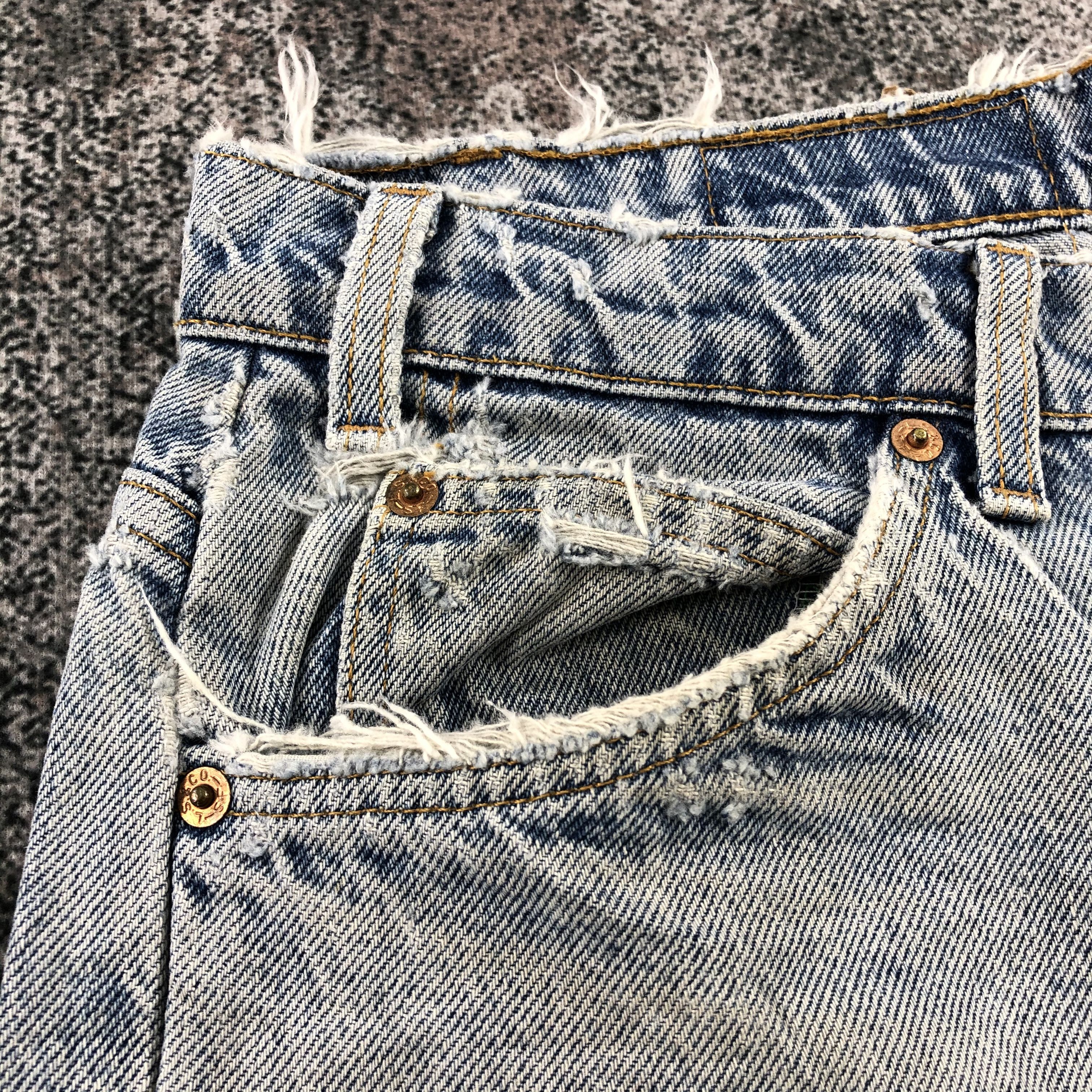 Levi's Vintage 90s Levis 505 Jeans Distressed Denim KJ977 Size US 35 - 14 Thumbnail