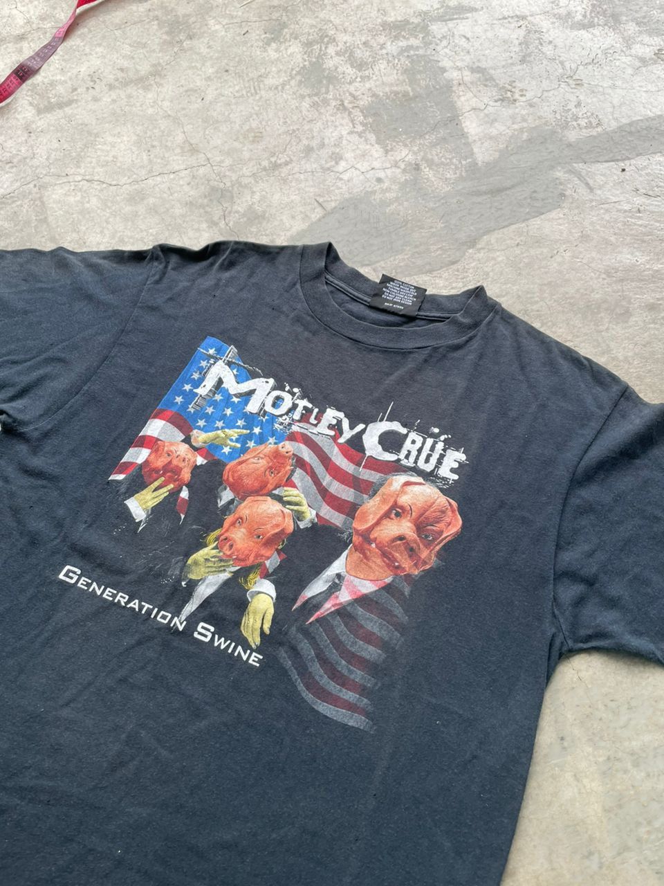 Band Tees Vintage 90s Motley Crue PIG Generation Swine band Tees Size US L / EU 52-54 / 3 - 3 Thumbnail