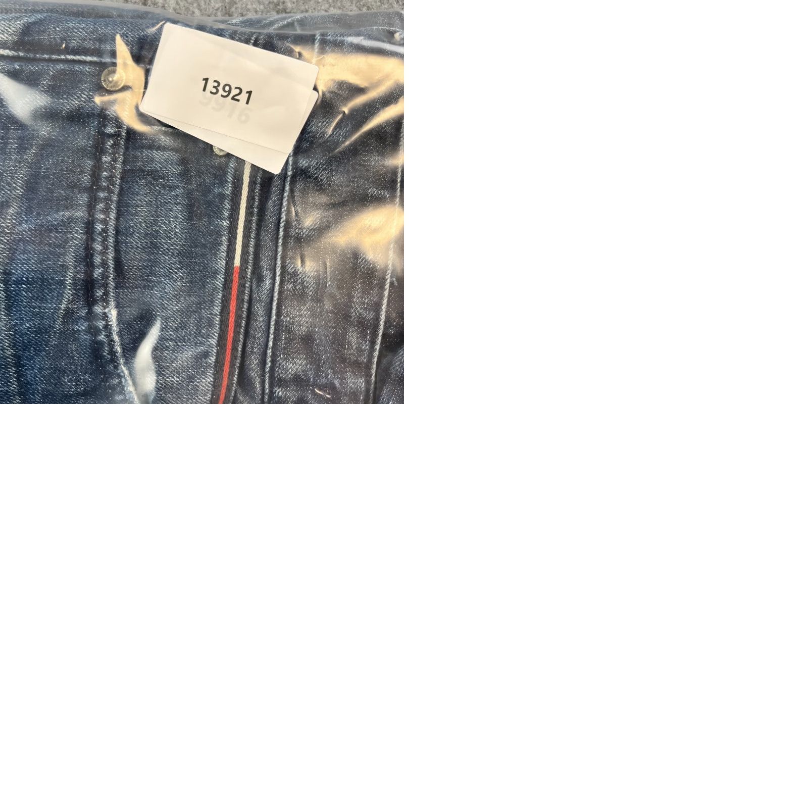 Tommy Hilfiger Tommy Hilfiger Jeans Tapered Fit 36 32 Mid Wash Blue Whiskering Honeycomb Denim Mens Regular 5-Pocket Size US 36 / EU 52 - 9 Thumbnail