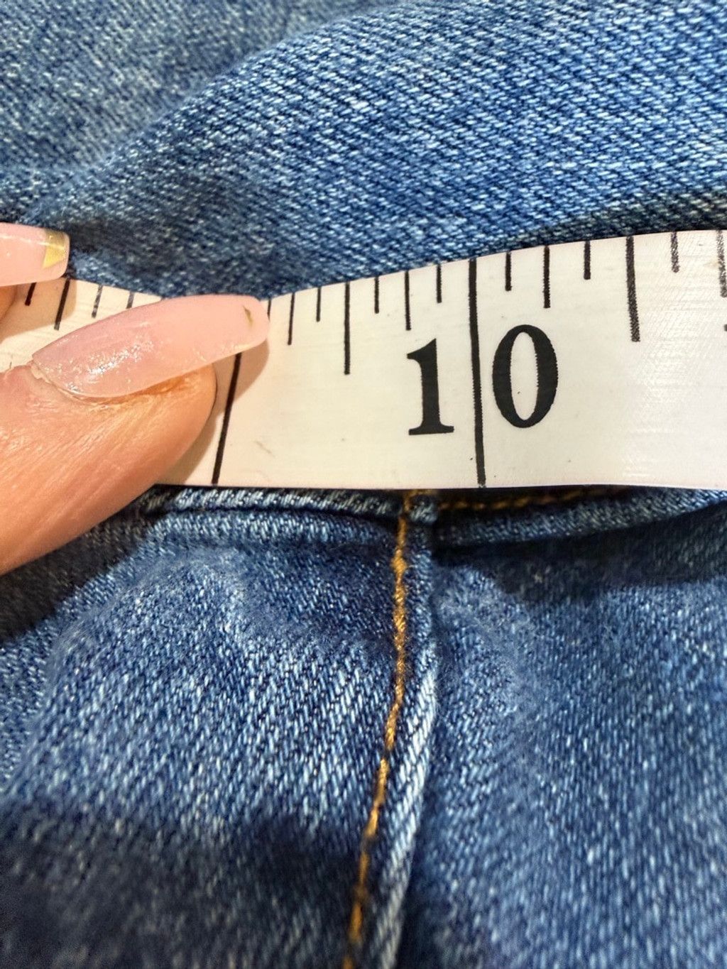 Old Navy Women's Old Navy Blue Jean Shorts Size 10 Size 32" / US 10 / IT 46 - 5 Thumbnail