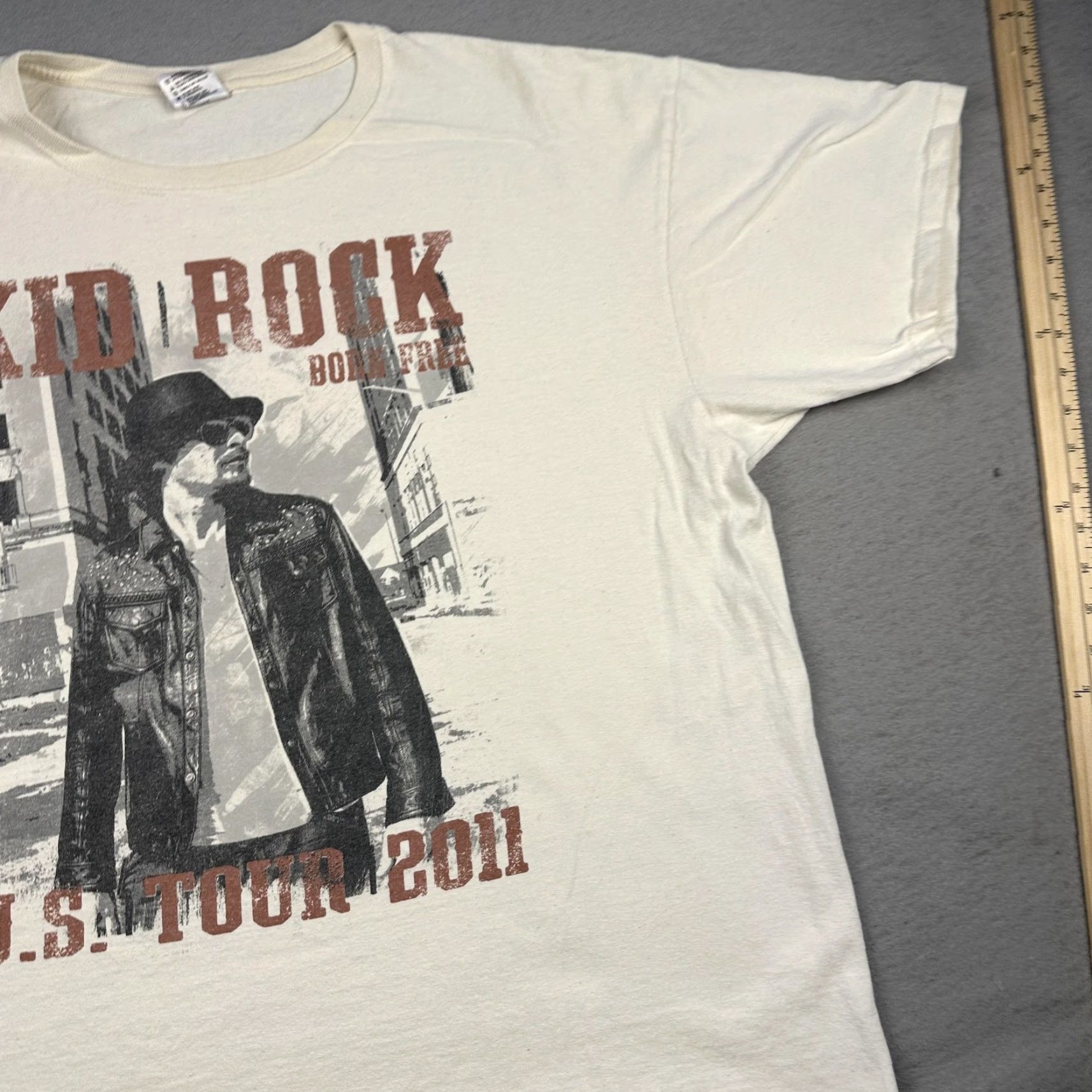 Anvil VINTAGE Kid Rock Shirt Mens 2XL White Born Free U.S. Tour 2011 Concert Graphic Tee Size US XXL / EU 58 / 5 - 6 Thumbnail