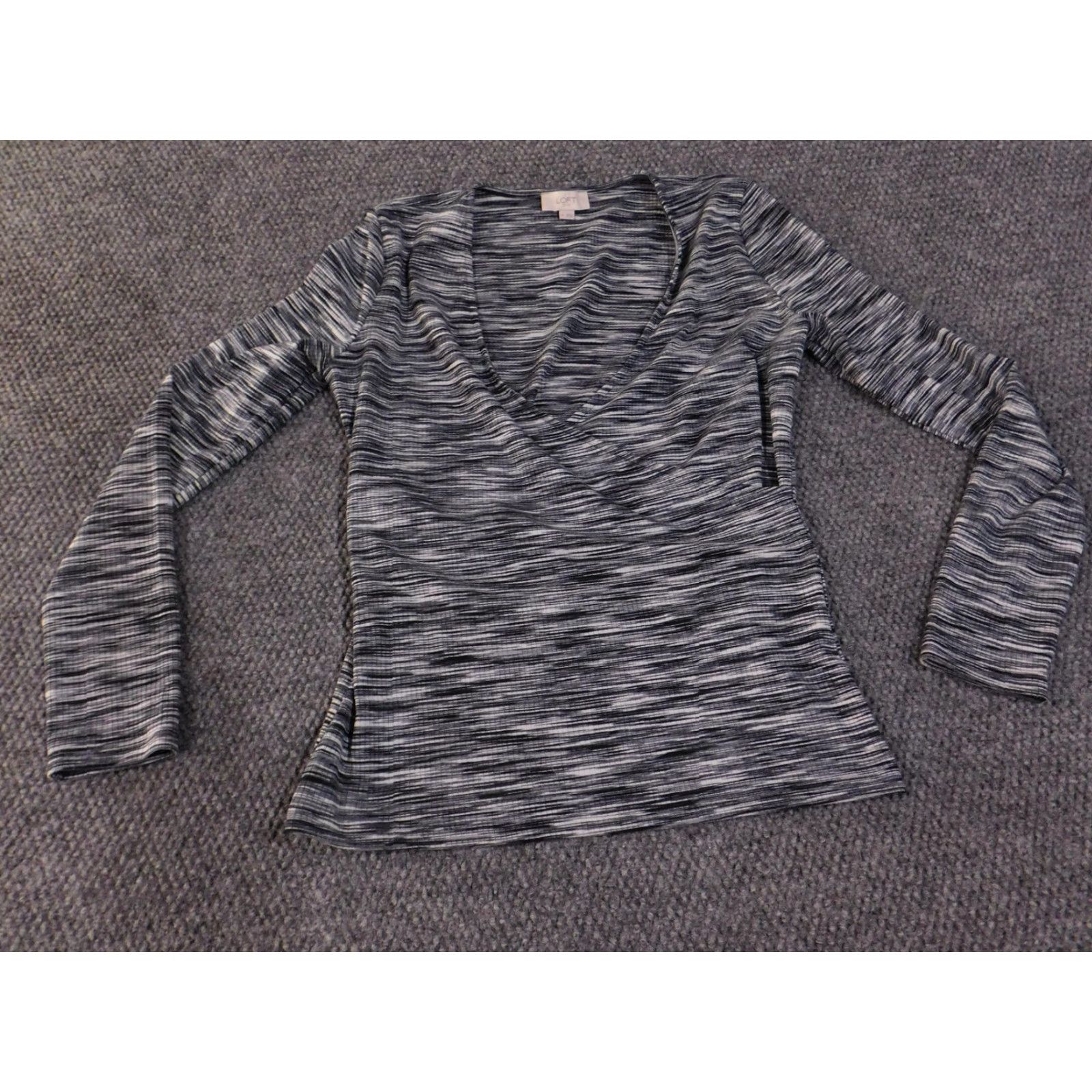 Loft LOFT Outlet Shirt Womens M Black Gray Space Dye Surplice Wrap V-Neck Stretch T-Shirt Women Size M / US 6-8 / IT 42-44 - 4 Thumbnail