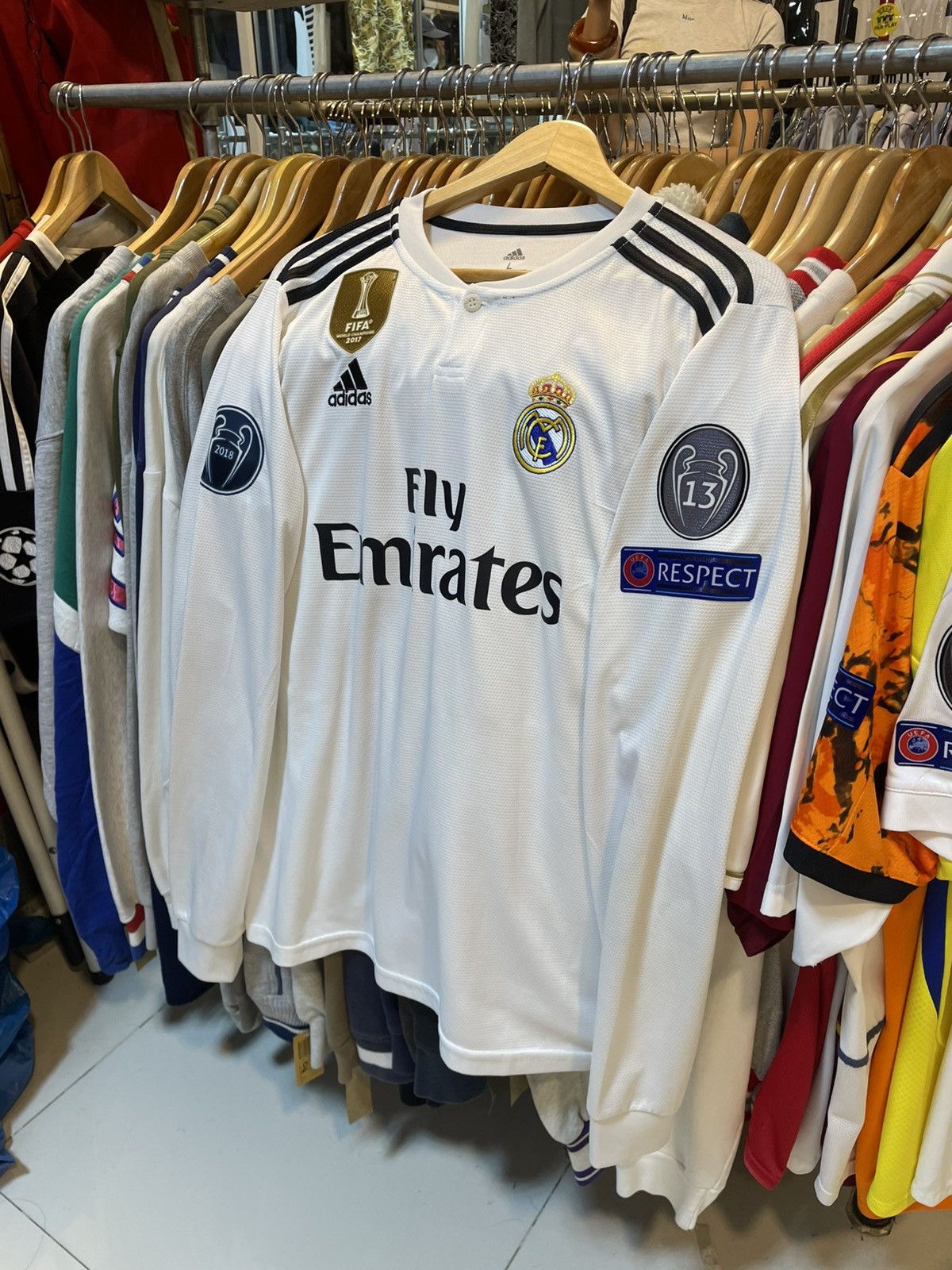 Adidas × Vintage 2018-2019 Real Madrid CR7 Long Sleeves Home Kit Size US L / EU 52-54 / 3 - 2 Thumbnail