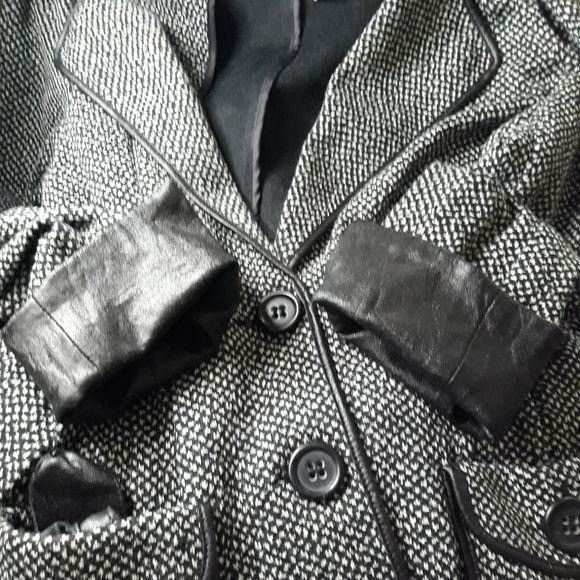 Gerard Darel Gerard Darel Wool Blazer Sz 42 Faux Leather Trim Belted Butt Size M / US 6-8 / IT 42-44 - 4 Thumbnail