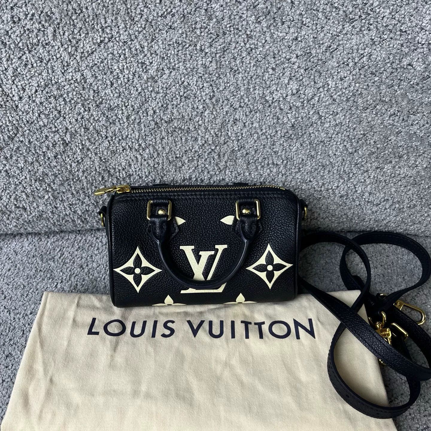 Louis Vuitton Louis Vuitton Black Designer Casual Size ONE SIZE - 1 Thumbnail