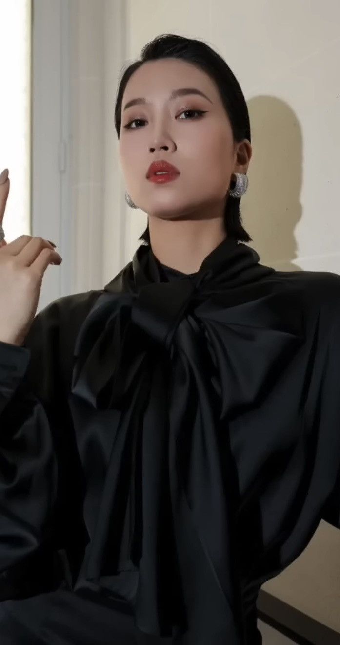 Balenciaga Balenciaga Garde-Robe Hooded Pussycat-Bow Blouse Size M / US 6-8 / IT 42-44 - 5 Thumbnail