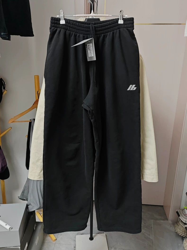 Balenciaga Balenciaga size s FW24 IB Laser Reflective Logo Pants 2502- Size US 28 / EU 44 - 1 Thumbnail