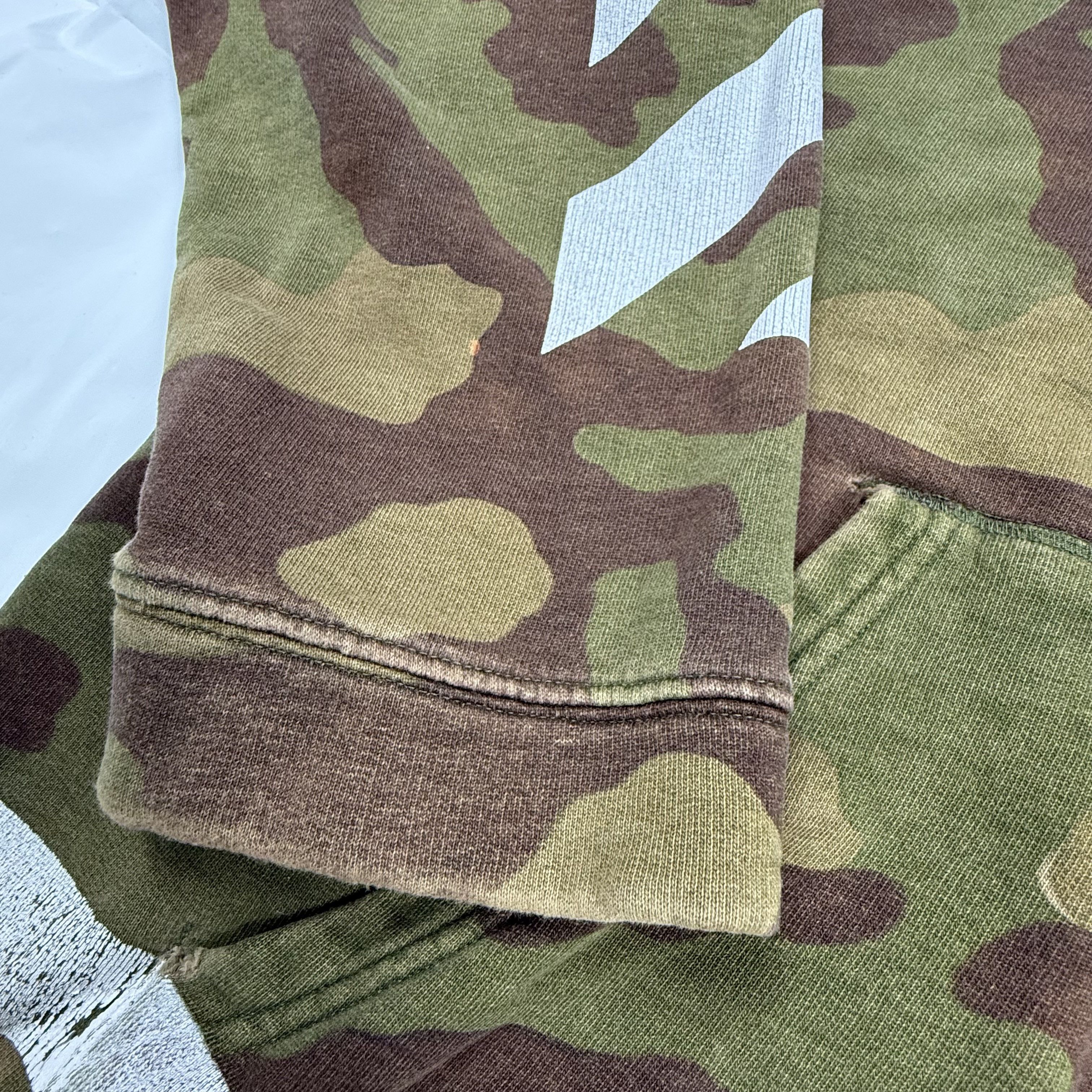 Off-White Off-White Seeing Things Camo Hoodie XXL Size US XXL / EU 58 / 5 - 4 Thumbnail