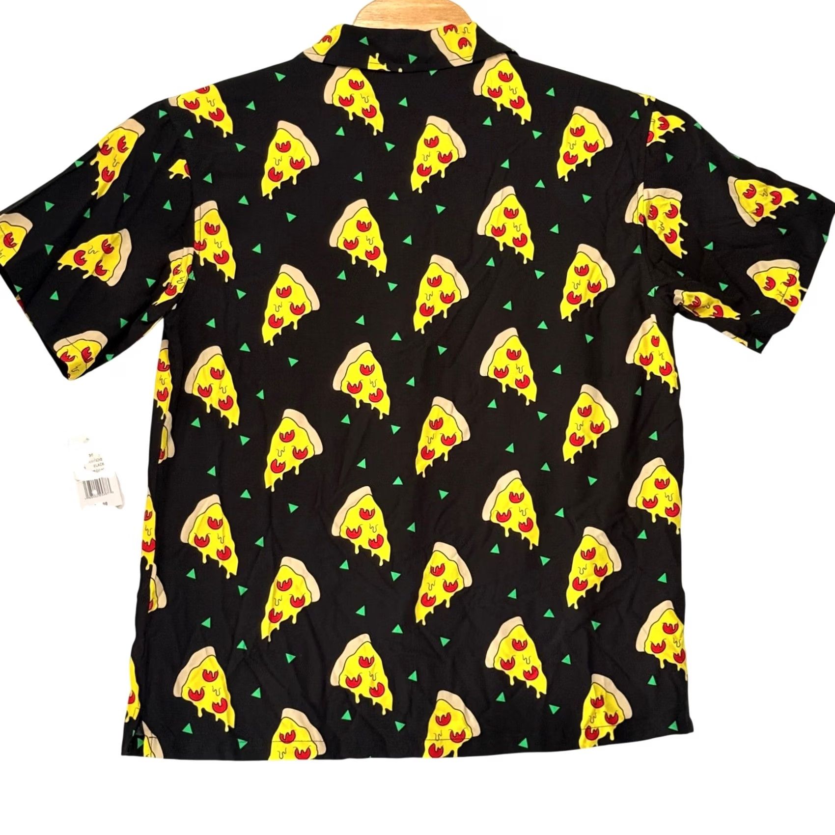 Vintage Bioworld Mens M Button Down Shirt Black Pizza Print Rayon Novelty Breathable NWT Size US M / EU 48-50 / 2 - 3 Thumbnail
