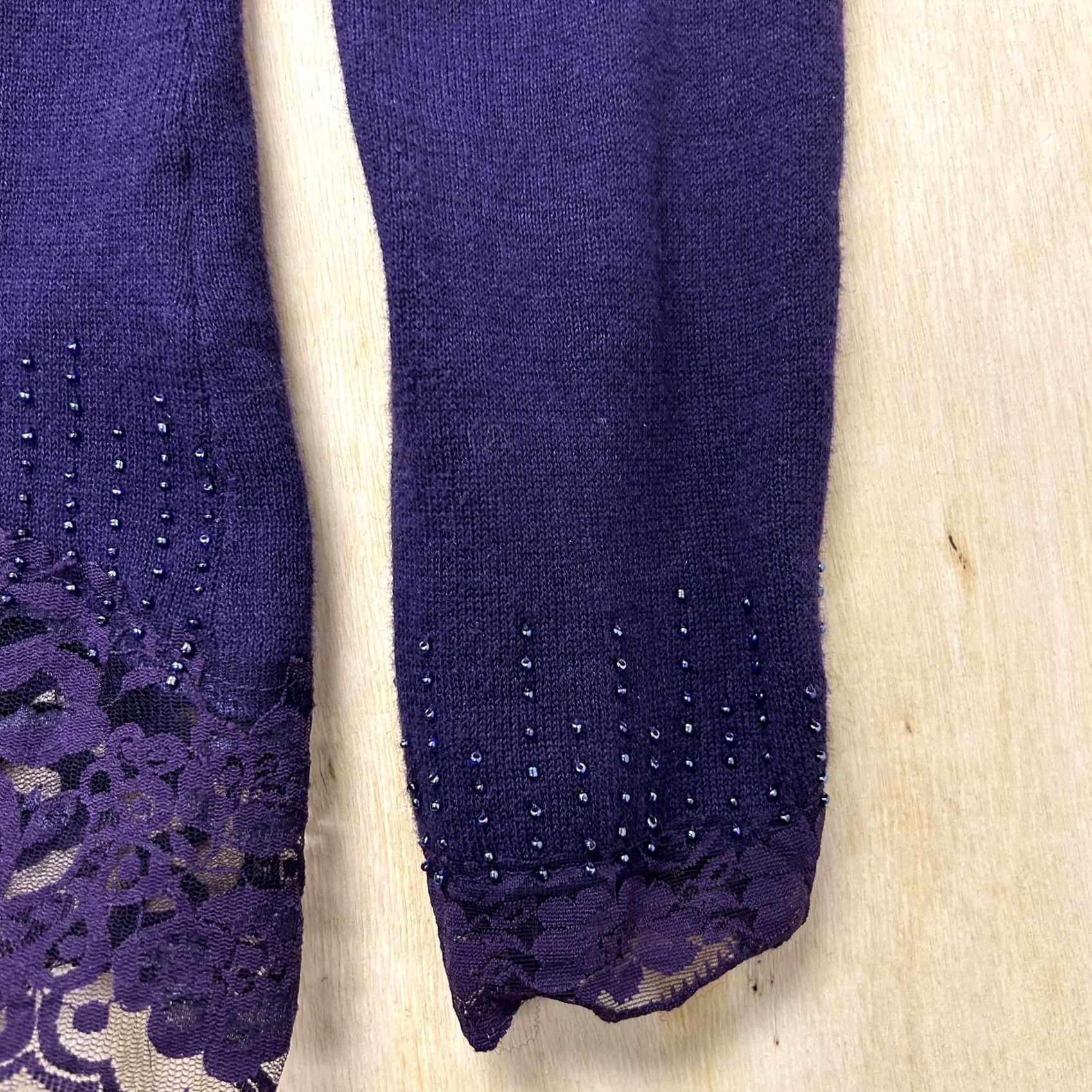 Vintage VINTAGE Jaclyn Smith Cardigan Shirt Womens Small Purple Lace Sequin V Neck Hem Size S / US 4 / IT 40 - 4 Thumbnail