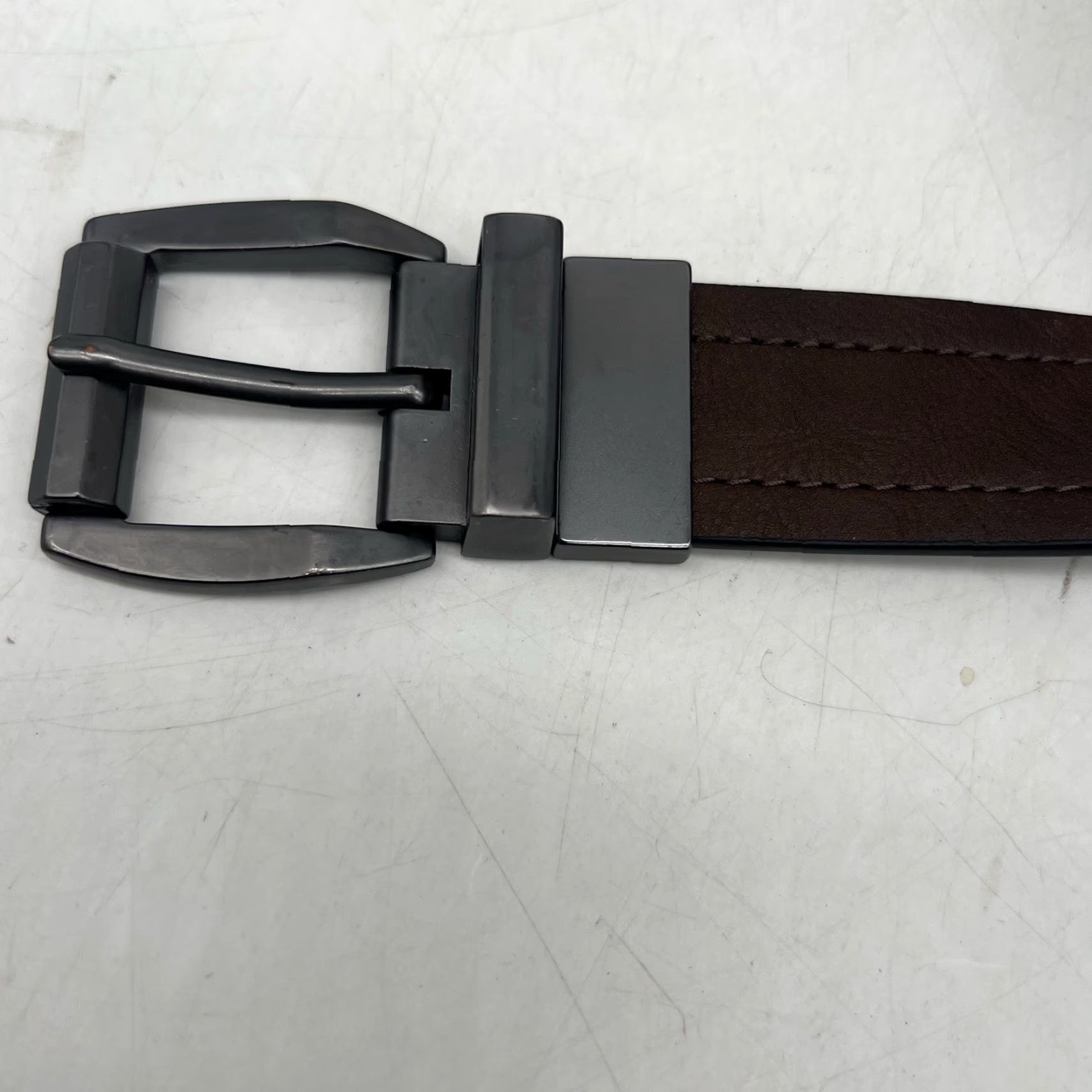 Vintage Casual Belt Men's Reversible Leather Belt Black Brown 40 Dress Belt, Classic, Stainless Buckle, 1.25" Wide, Regular Size, EUC Size 40 - 4 Thumbnail