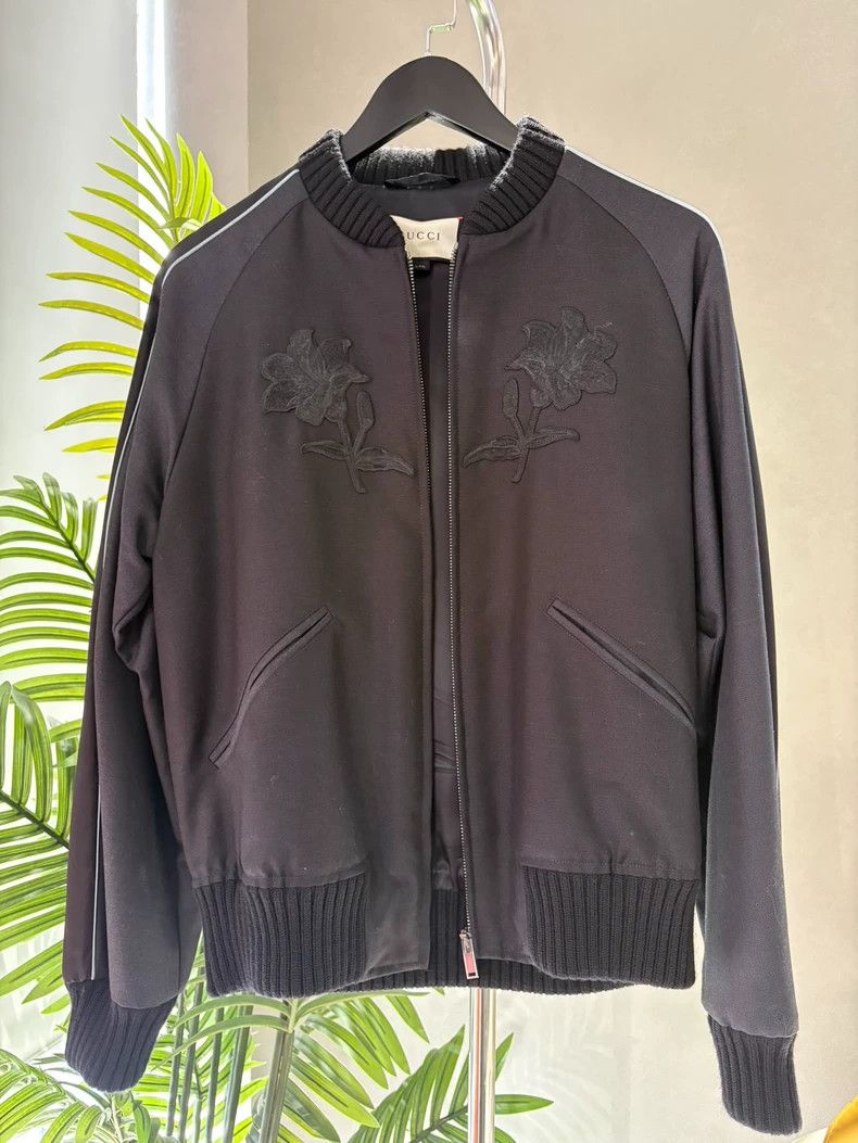 Gucci Gucci Black rose embroidered jacket 2502-Nextarrow Size US S / EU 44-46 / 1 - 1 Thumbnail