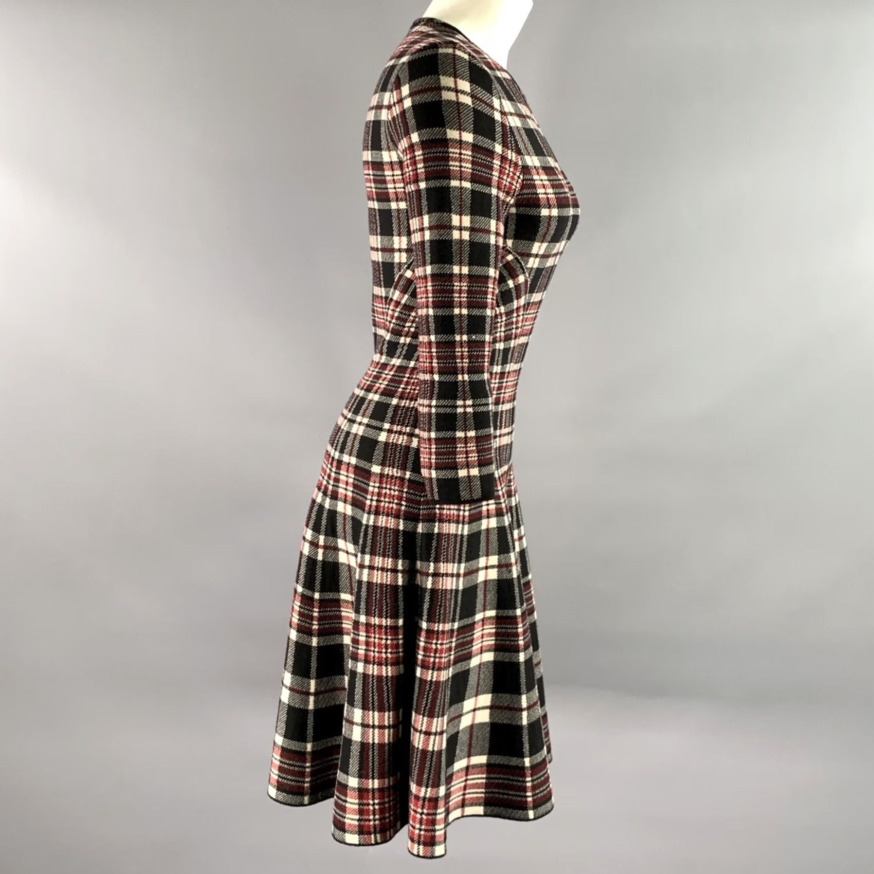 Alexander McQueen ALEXANDER MCQUEEN Dress Black Red Plaid Wool 3/4 Sleeves Knee-Length S Womens Size S / US 4 / IT 40 - 3 Thumbnail