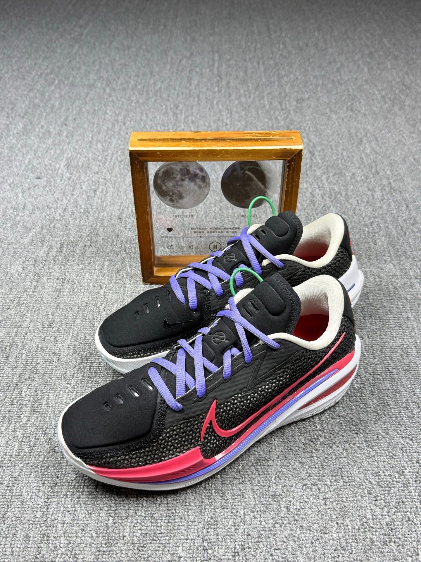Nike Nike Black Lowtop Sneakers 9 Men Size US 9 / EU 42 - 1 Thumbnail