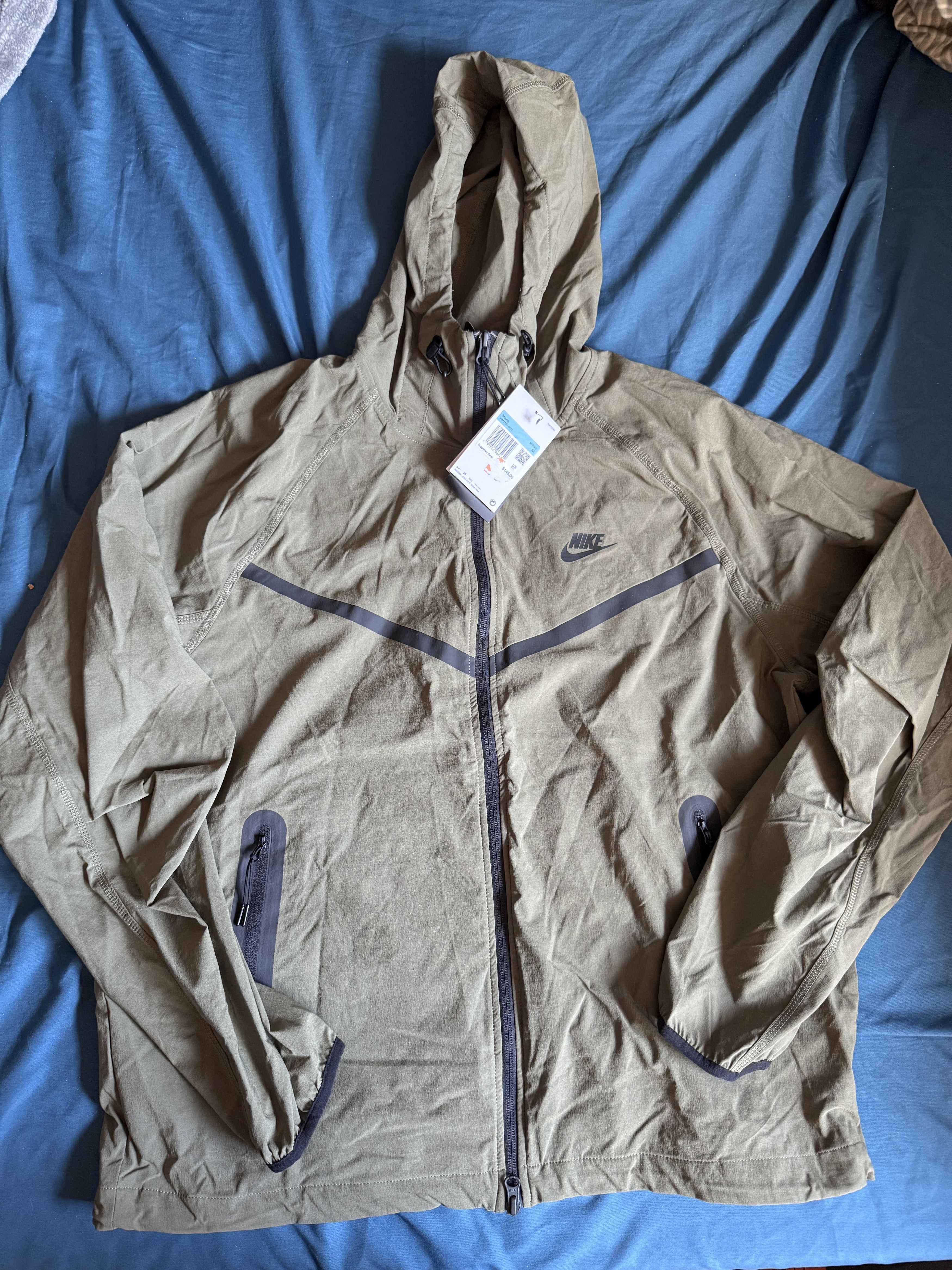 Nike Nike Tech Woven Windrunner Jacket Lightweight Olive $149 Size US M / EU 48-50 / 2 - 2 Thumbnail