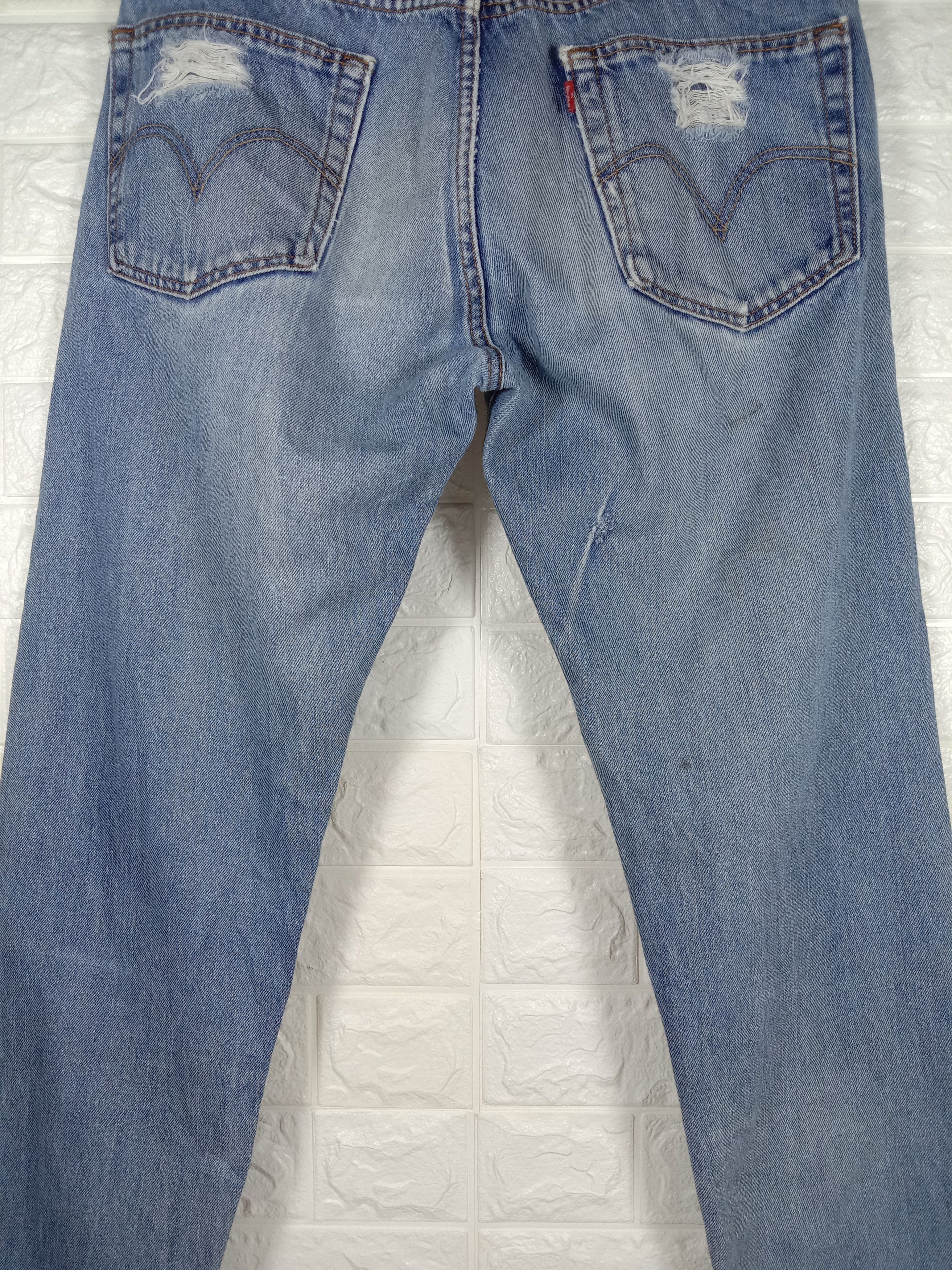 Levi's Vintage Levi’s 505 Ripped Jeans Regular Fit Distressed Denim Size US 34 / EU 50 - 7 Thumbnail
