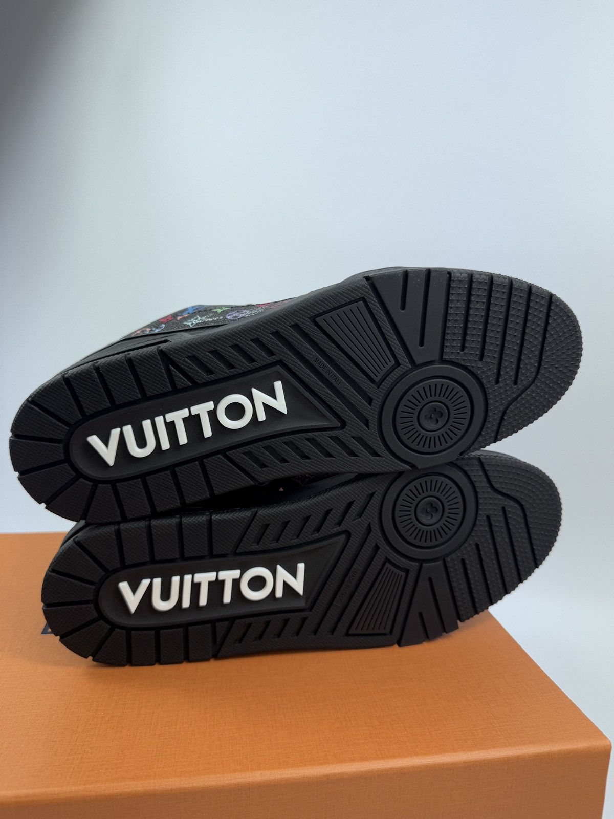 Louis Vuitton × Takashi Murakami MULTI COLOUR MONOGRAM PRINT SNEAKERS Size US 9 / EU 42 - 5 Thumbnail