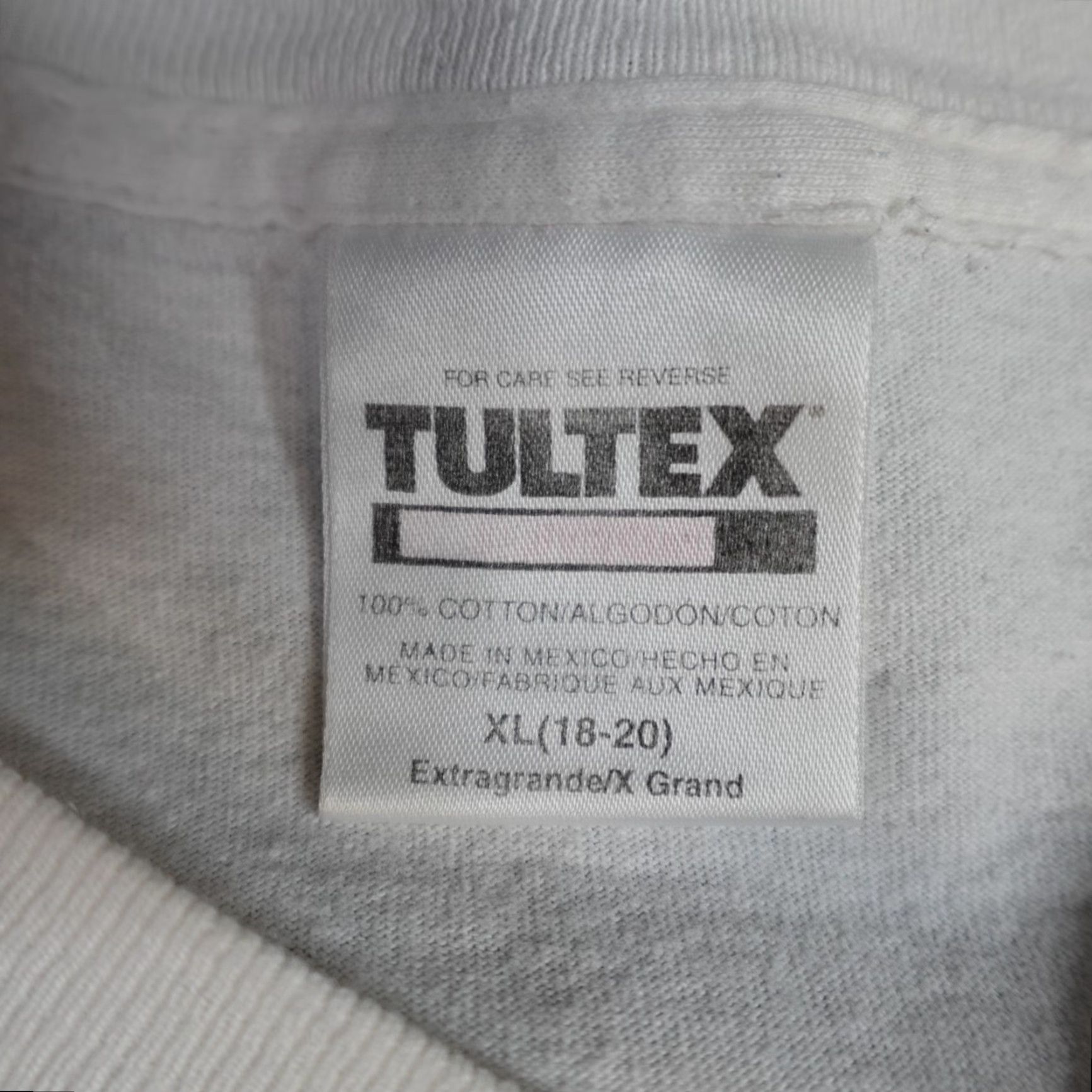 Vintage VINTAGE Ricky Martin T-shirt Men M White 1999 Tultex Wonderland Graphic Print Crew Neck Short Sleeve Hole on back Size US M / EU 48-50 / 2 - 4 Thumbnail
