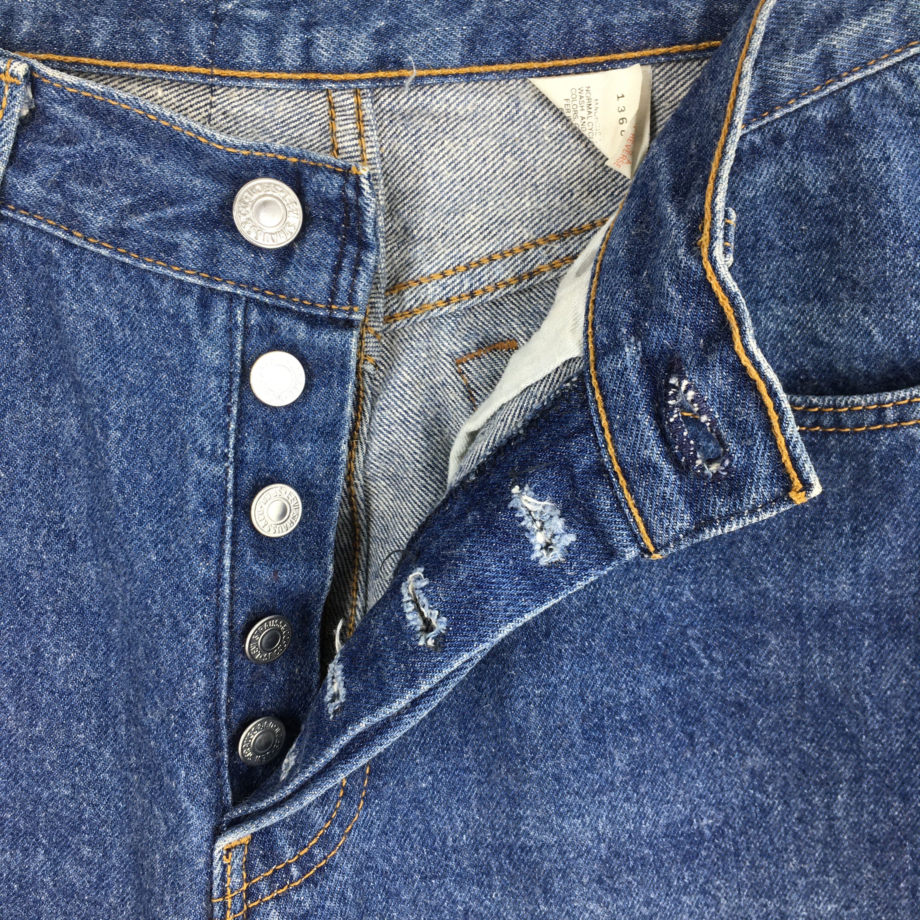 Levi's Size 24x31 Vintage 90s Levi's 501 Faded Blue Jeans S762 Size 24" / US 00 / IT 34 - 6 Thumbnail