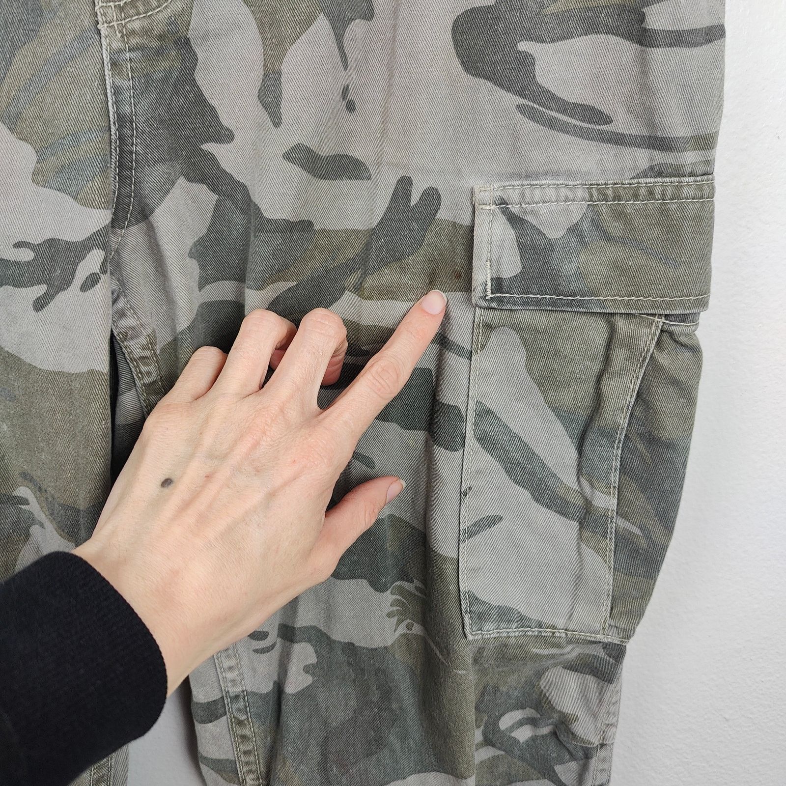GRLFRND Grlfrnd Maxwell Cargo Pants Womens 30 Renegade Green Camo Size 30" / US 8 / IT 44 - 4 Thumbnail