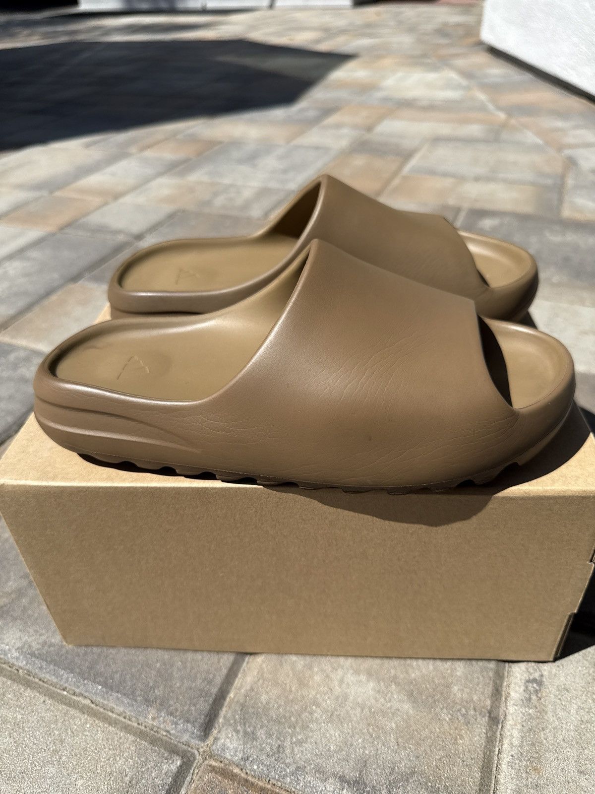Yeezy Earth Brown Yeezy Slides Size 9 Size US 9 / EU 42 - 4 Thumbnail