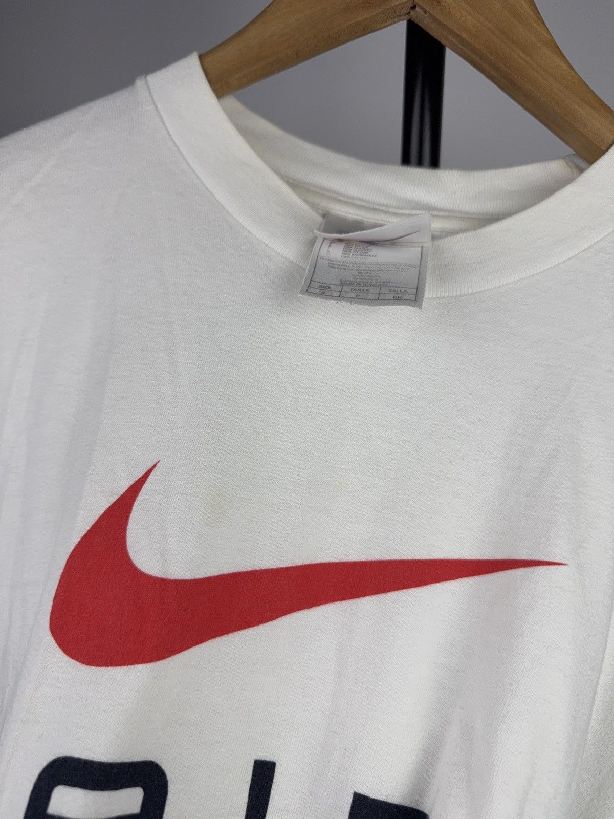 Nike Vintage 90s Retro Nike Air Logo T-Shirt White Red Swoosh Size US S / EU 44-46 / 1 - 9 Thumbnail