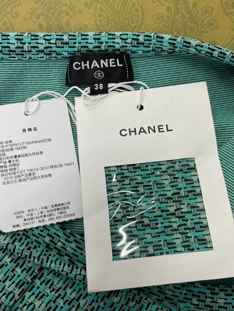 Chanel Chanel 25C Early Spring Vacation Series Green Tweed Shorts Size 25" / US 0 / IT 36 - 4 Thumbnail