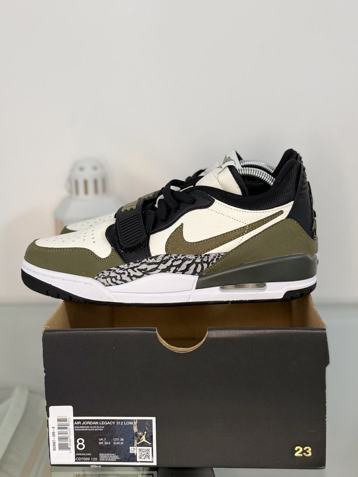 Nike Air Jordan Legacy 312 Low Size US 8 / EU 41 - 11 Thumbnail