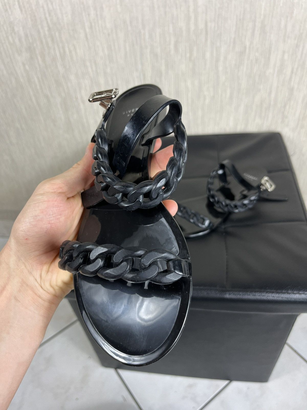 Designer × Givenchy Givenchy Paris chain sandals luxury flats flip flops Size US 7.5 / IT 37.5 - 4 Thumbnail
