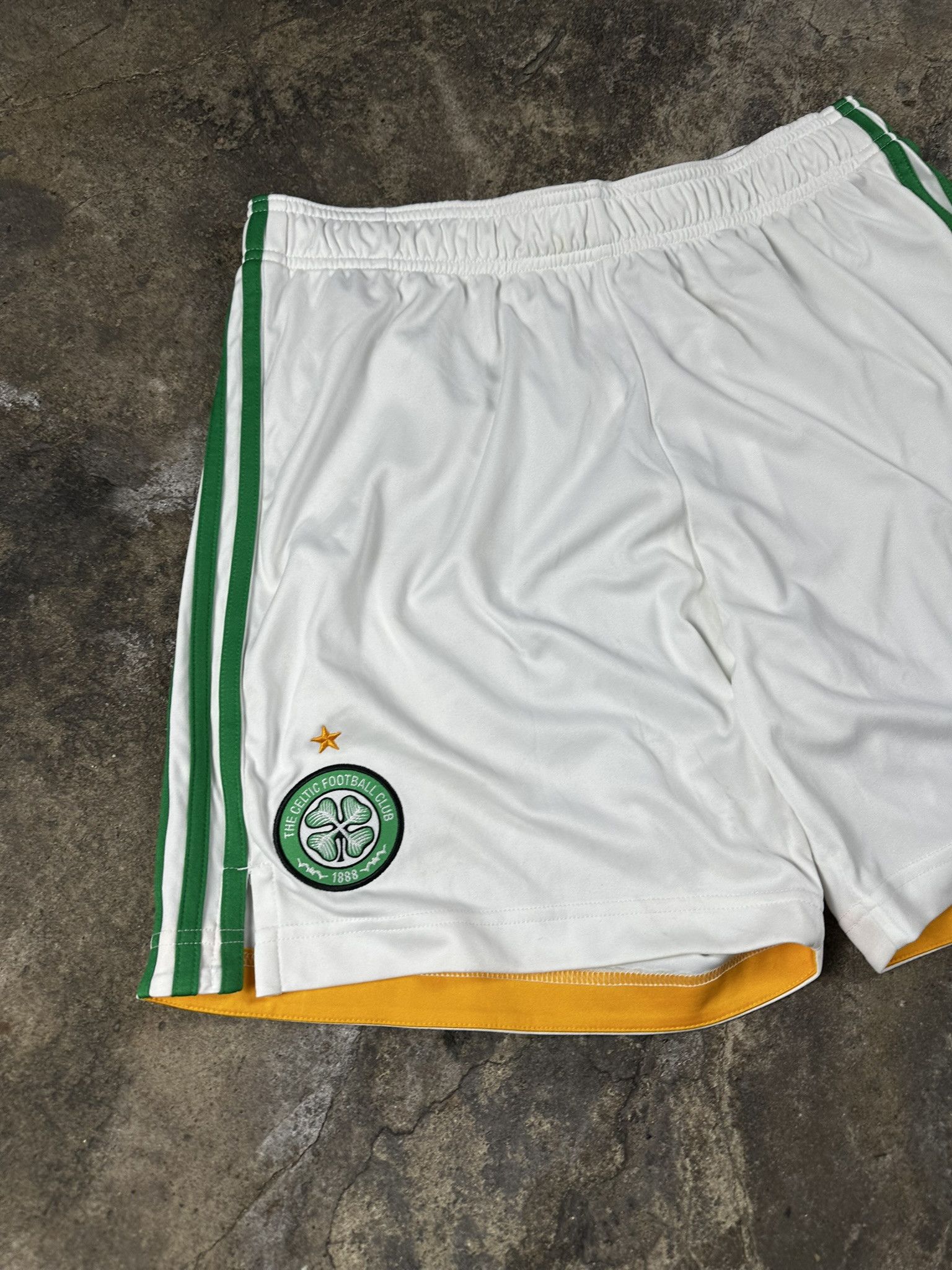 Adidas Vintage Y2k Adidas Celtic F.C. Soccer Shorts Blokecore Size US 34 / EU 50 - 2 Thumbnail