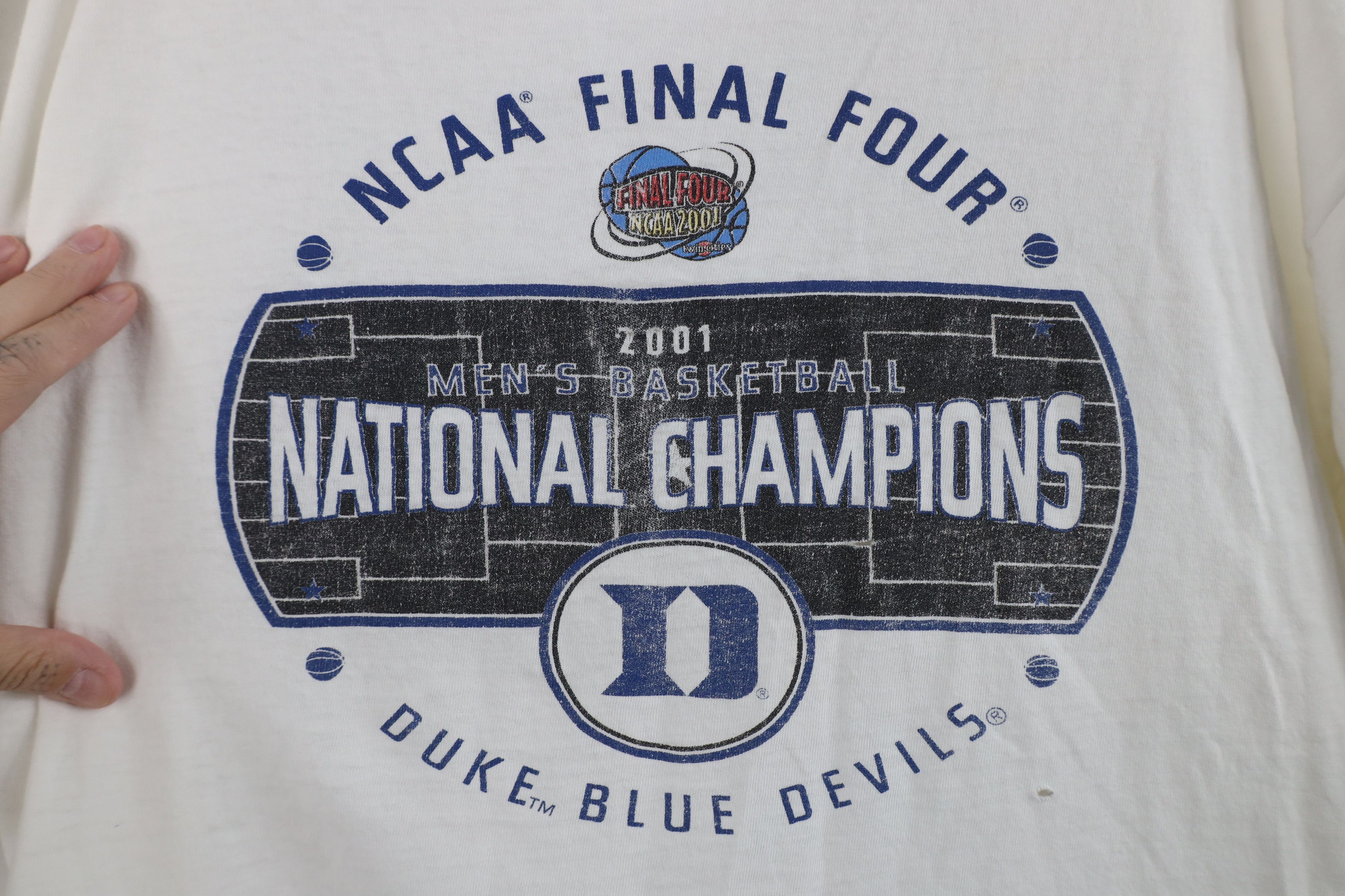 Vintage Vintage Y2K 2001 Final Four University Basketball T-Shirt Size US L / EU 52-54 / 3 - 4 Thumbnail