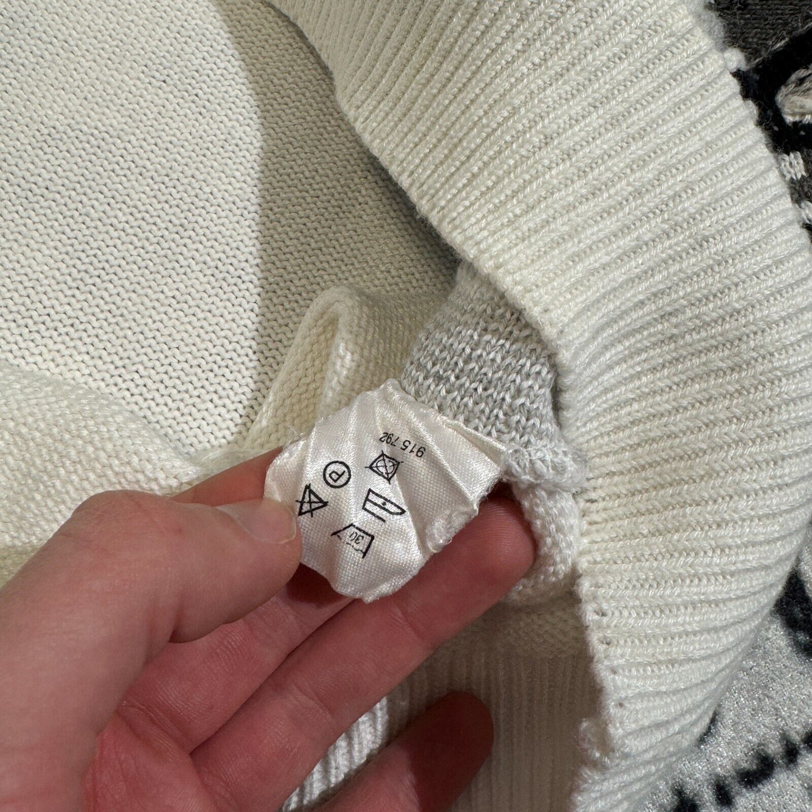 Vintage Vintage Unisex White Gray Black Cotton Sweater Size L 3D Size US L / EU 52-54 / 3 - 9 Thumbnail