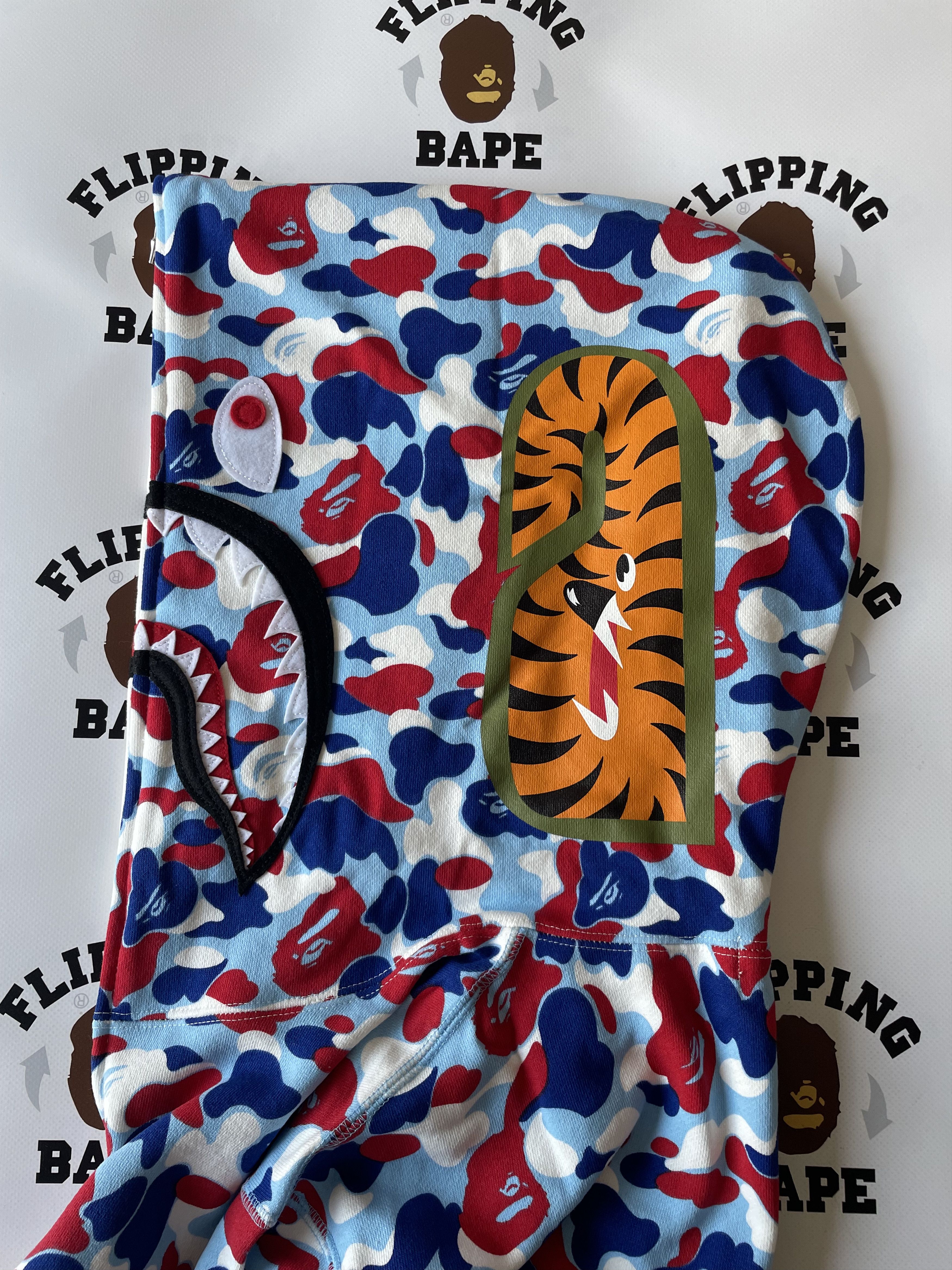 Bape BAPE STORE PARIS 5th ANNIV SHARK FULL ZIP HOODIE Size US XXL / EU 58 / 5 - 5 Thumbnail