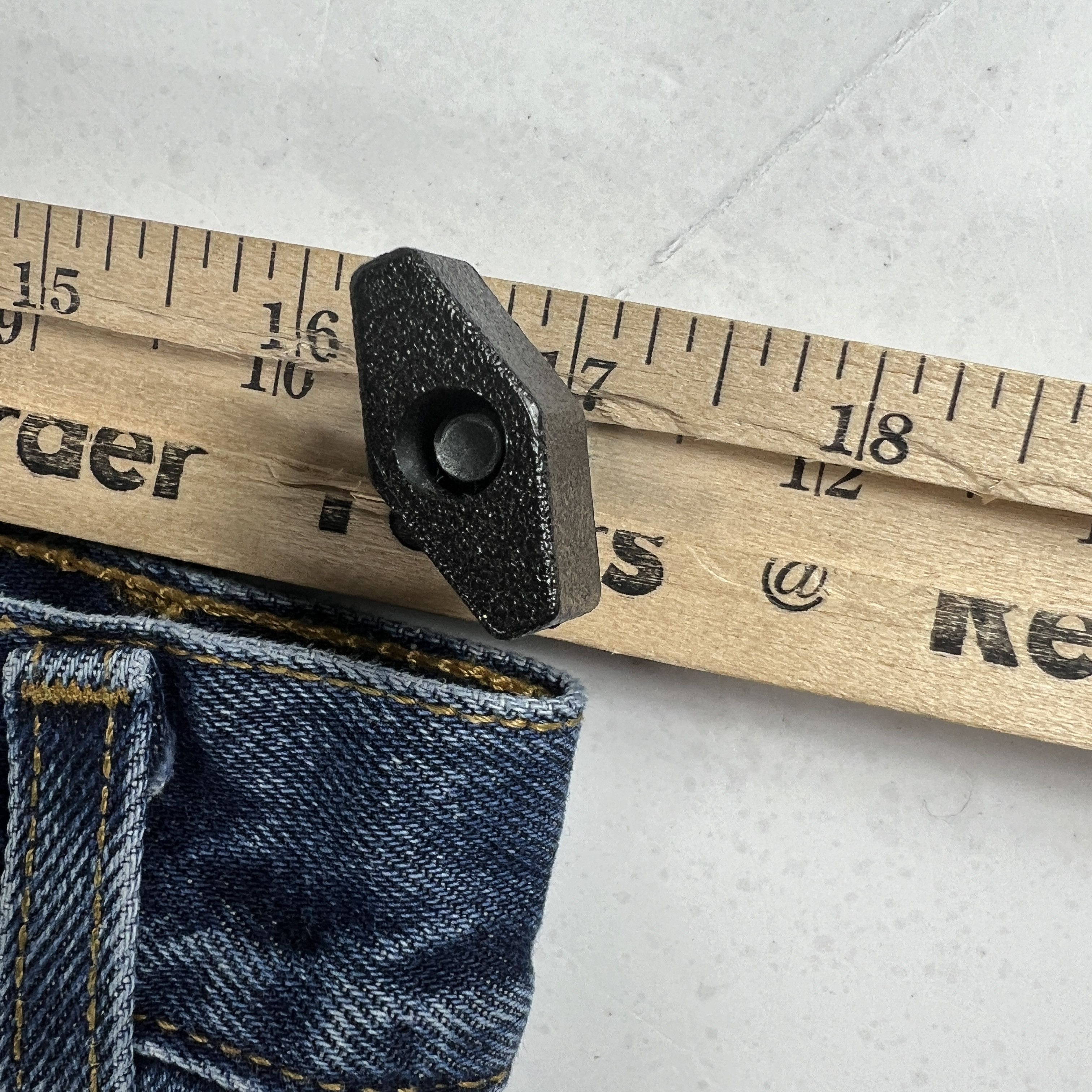 Levi's × Vintage Y2K Levi's Jeans 550 Relaxed Dark Blue Faded Cotton Denim Size US 34 / EU 50 - 21 Thumbnail