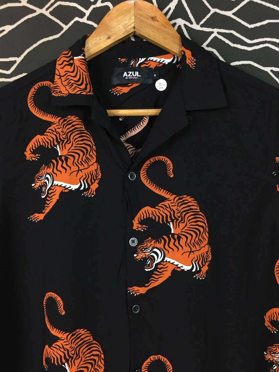 MOUSSY Azul by Moussy Tiger All Over Print Open Collar Rayon Shirt Size US S / EU 44-46 / 1 - 3 Thumbnail